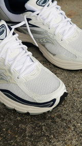 Mens Saucony ProGrid Omni 9 (White/Navy) - Saucony