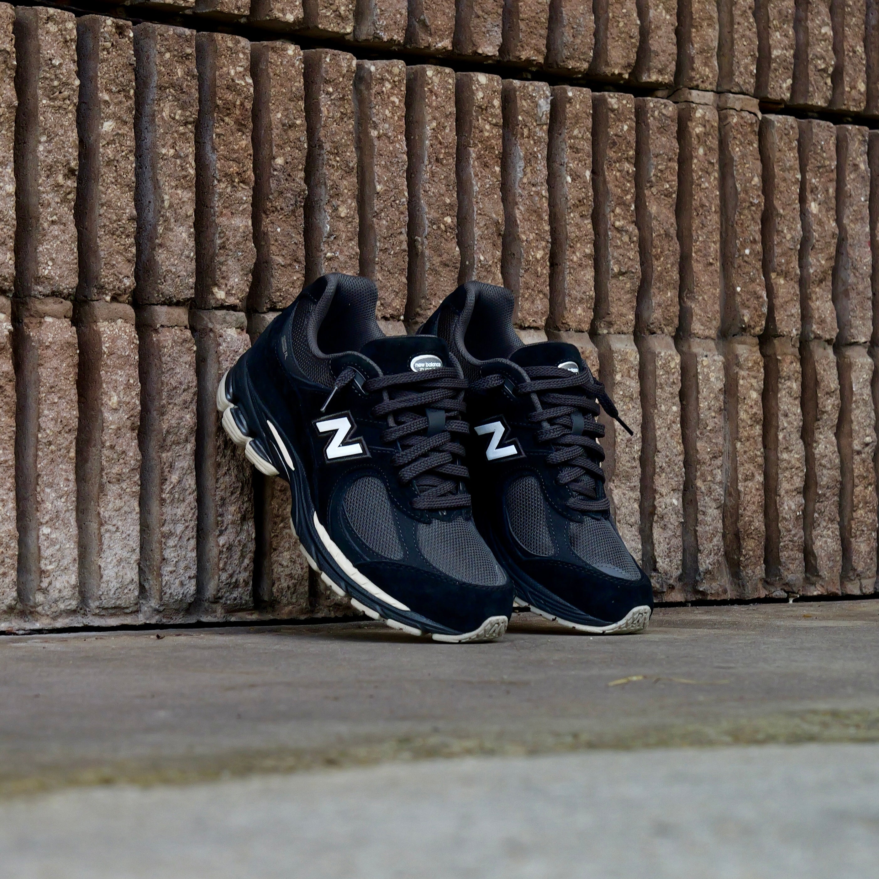 Mens New Balance 2002R (Black/Brown) - U2002RL - New Balance