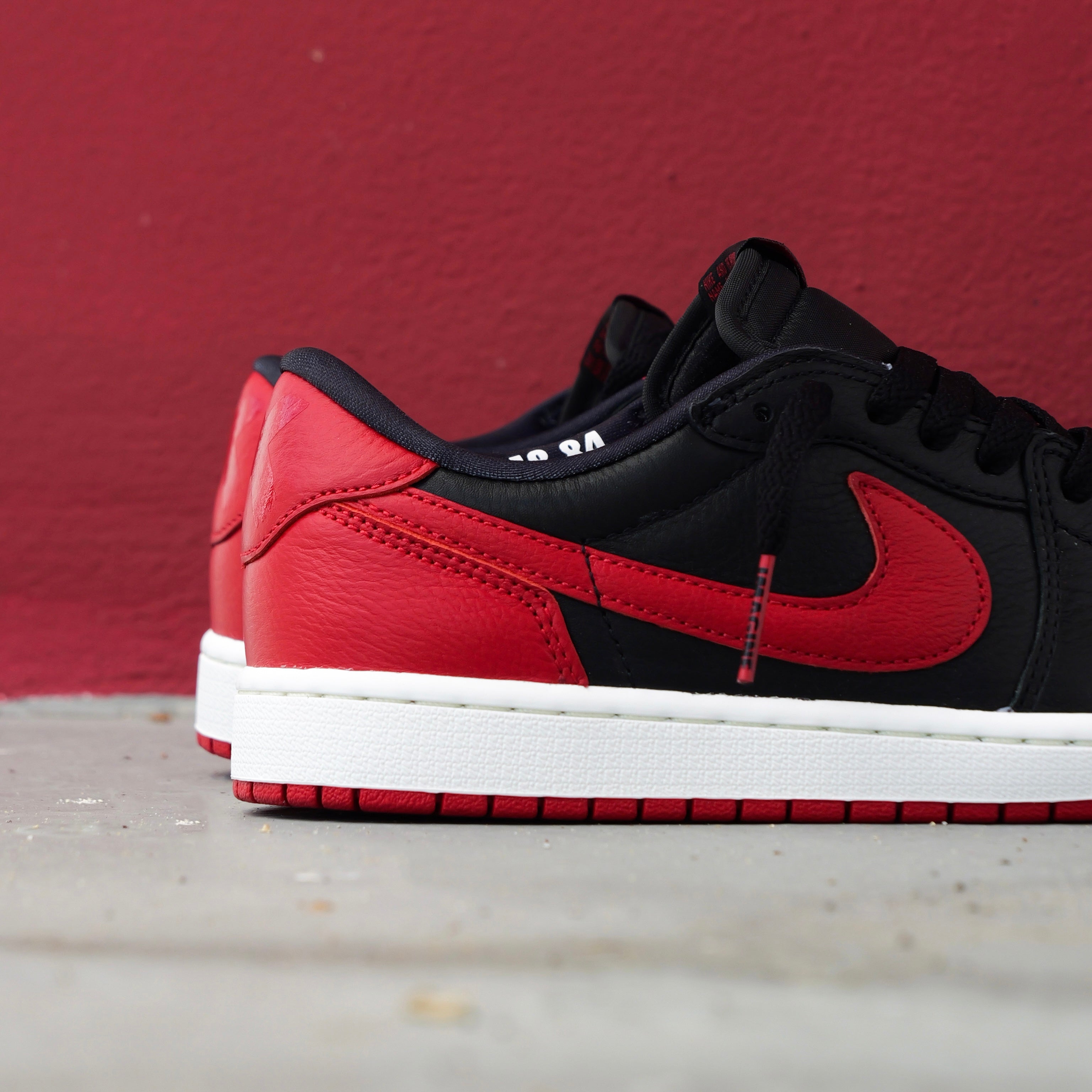 Mens Air Jordan 1 Retro Low OG (Banned)