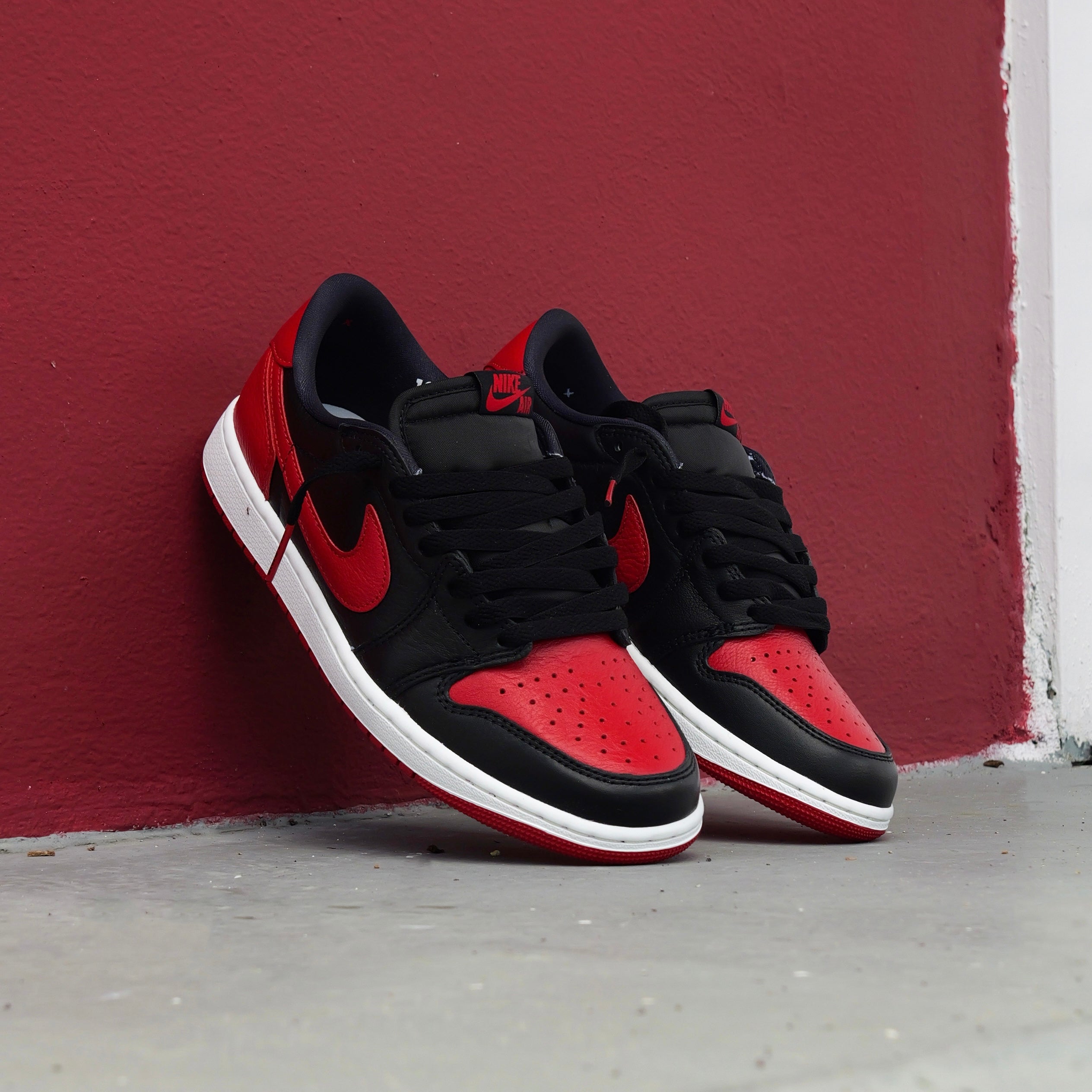 Mens Air Jordan 1 Retro Low OG (Banned)