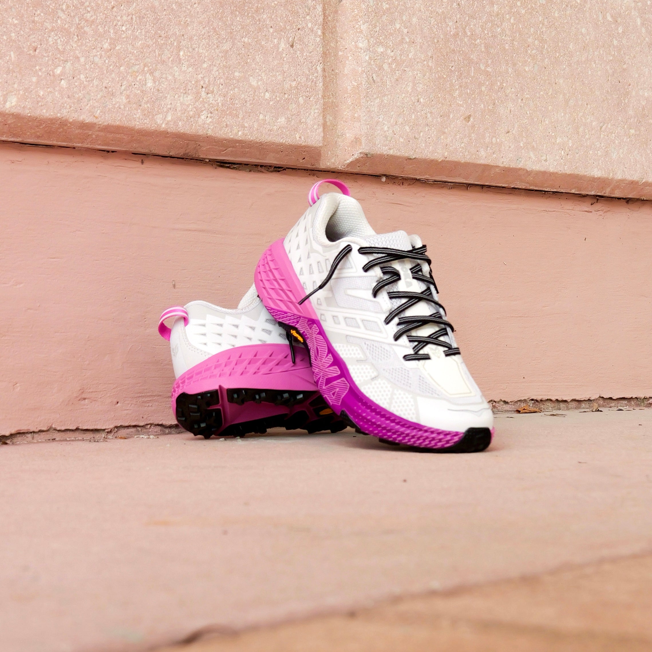 Hoka SpeedGoat 2 CNFC (Cosmic Grey / Neon Fuchsia)