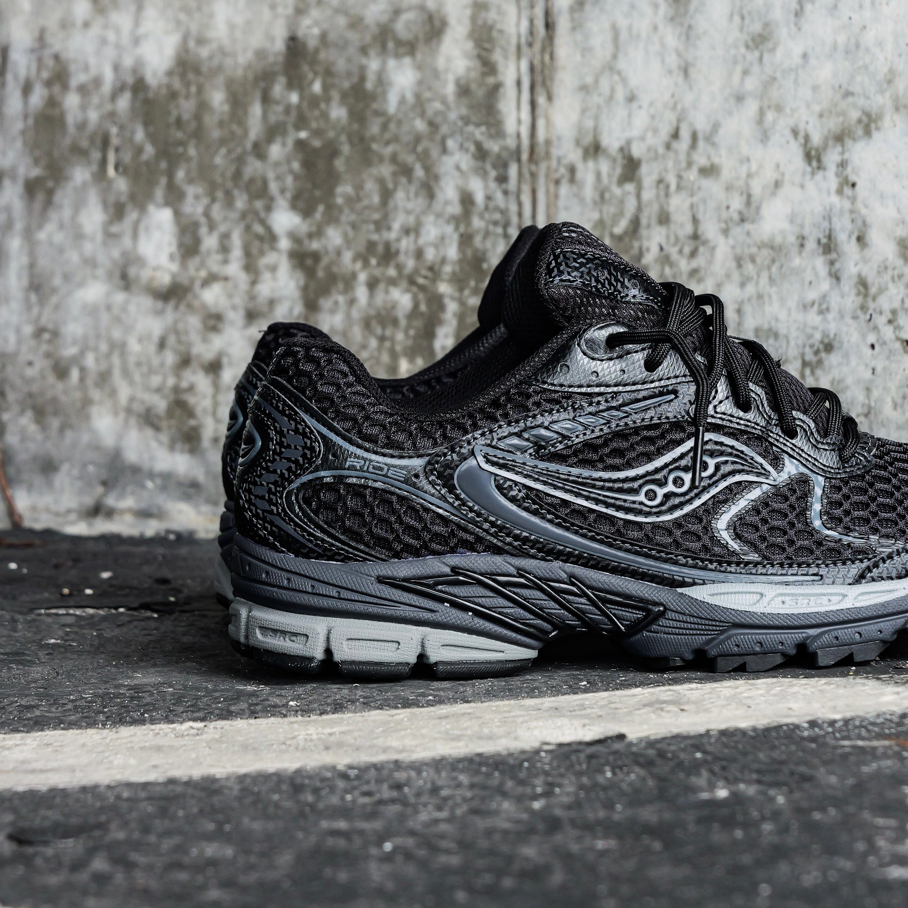 Mens Saucony Progrid Ride 1 (Black/Gunmetal)