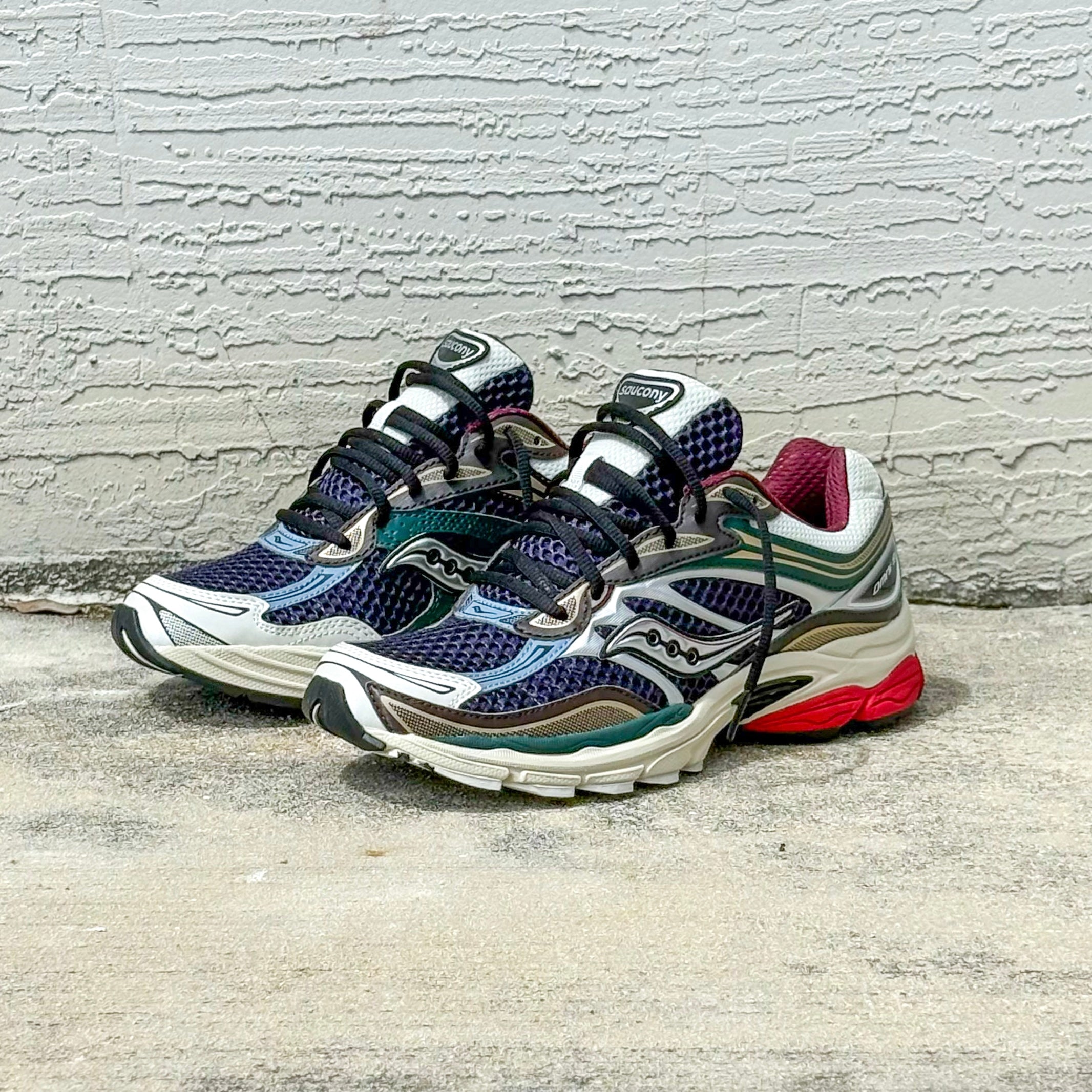 Mens Saucony ProGrid Omni 9 (Naval/Multi)