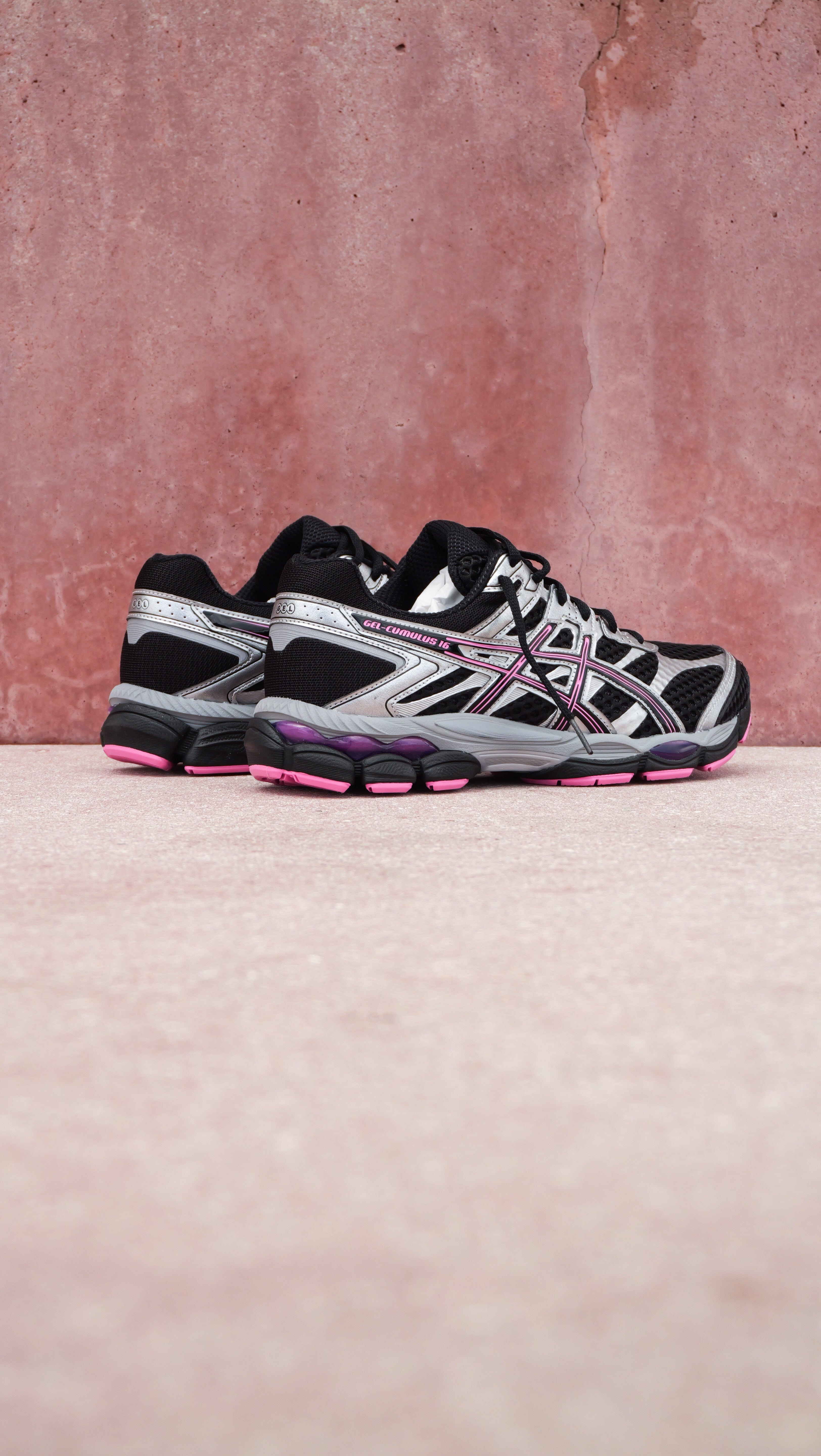 Mens Asics Gel-Cumulus 16 (Black/ Dragon Fruit)