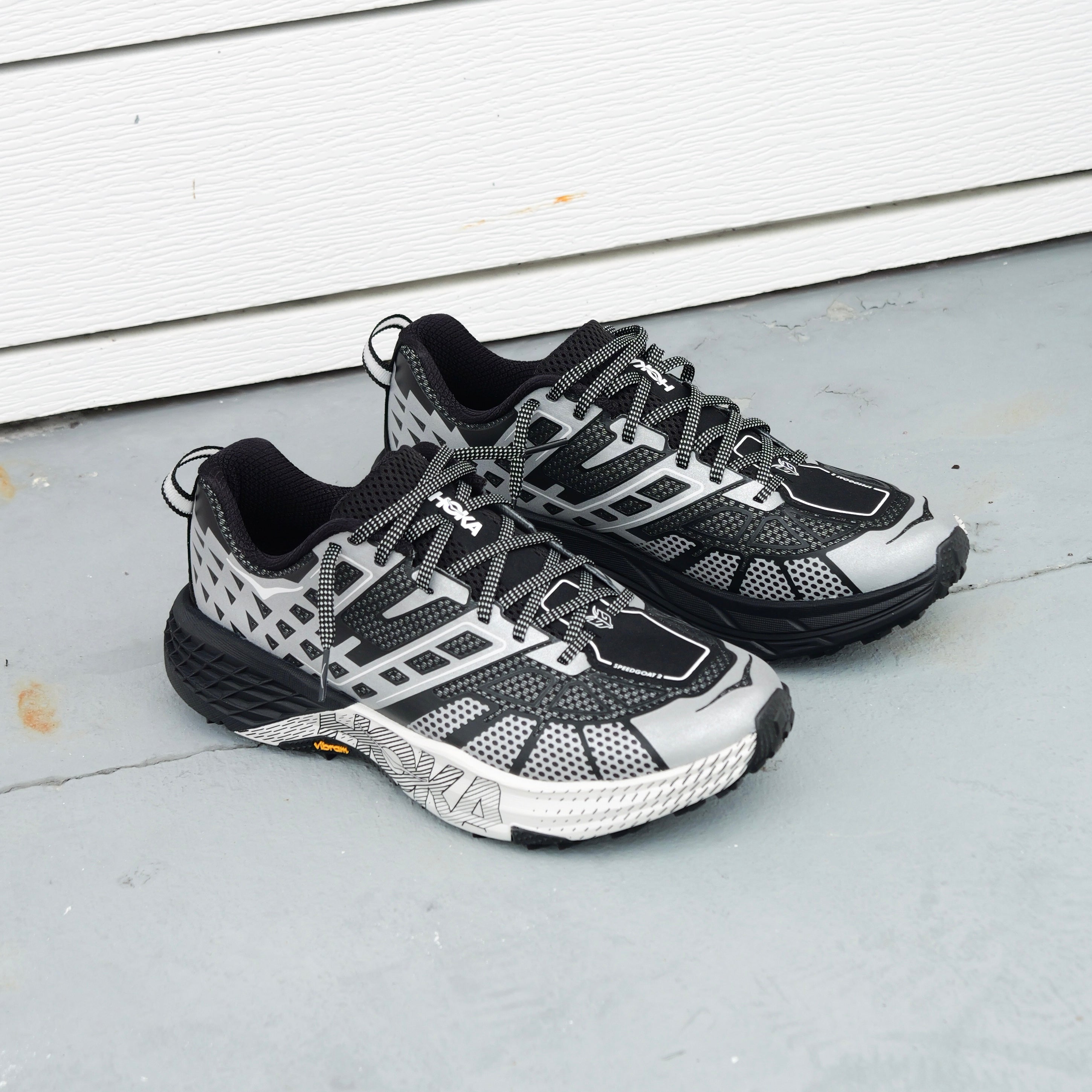 Hoka SpeedGoat 2 TS BKSTR (Black / Stardust)