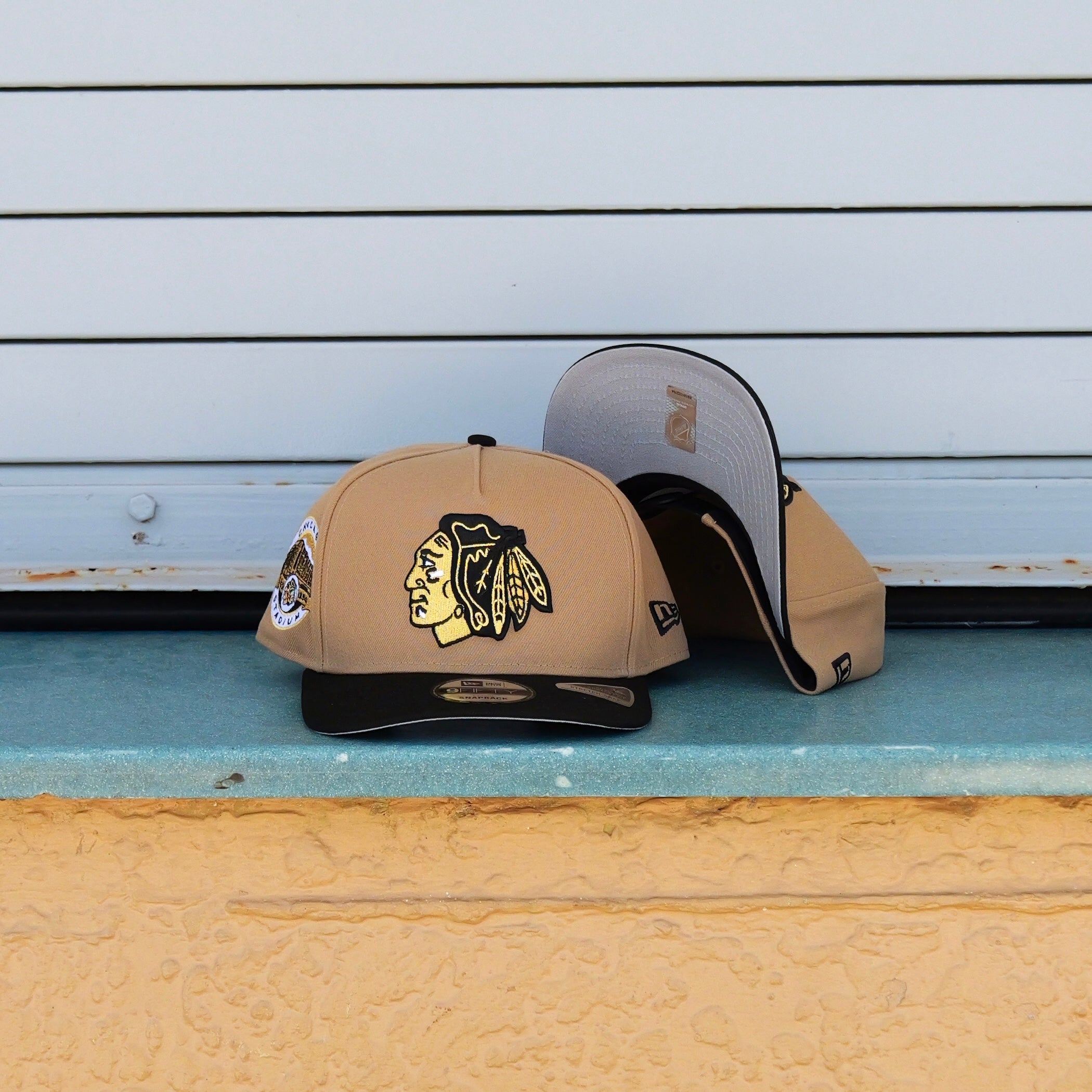 New Era Chicago Blackhawks 65th Anniversary 9FIFTY A-Frame Snapback-(Khaki/Black)