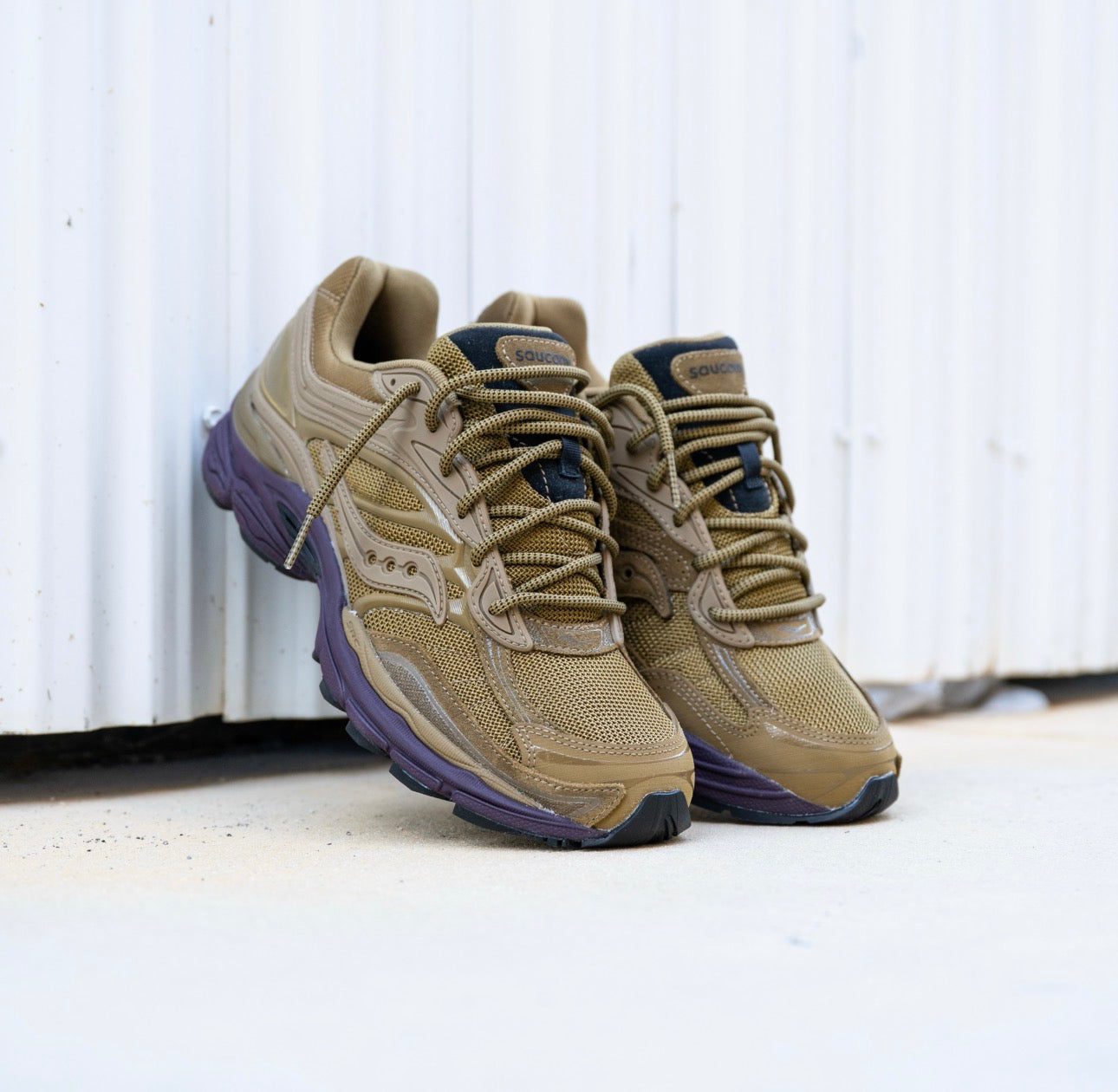 Mens Saucony ProGrid Omni 9 (Brown/Wine)