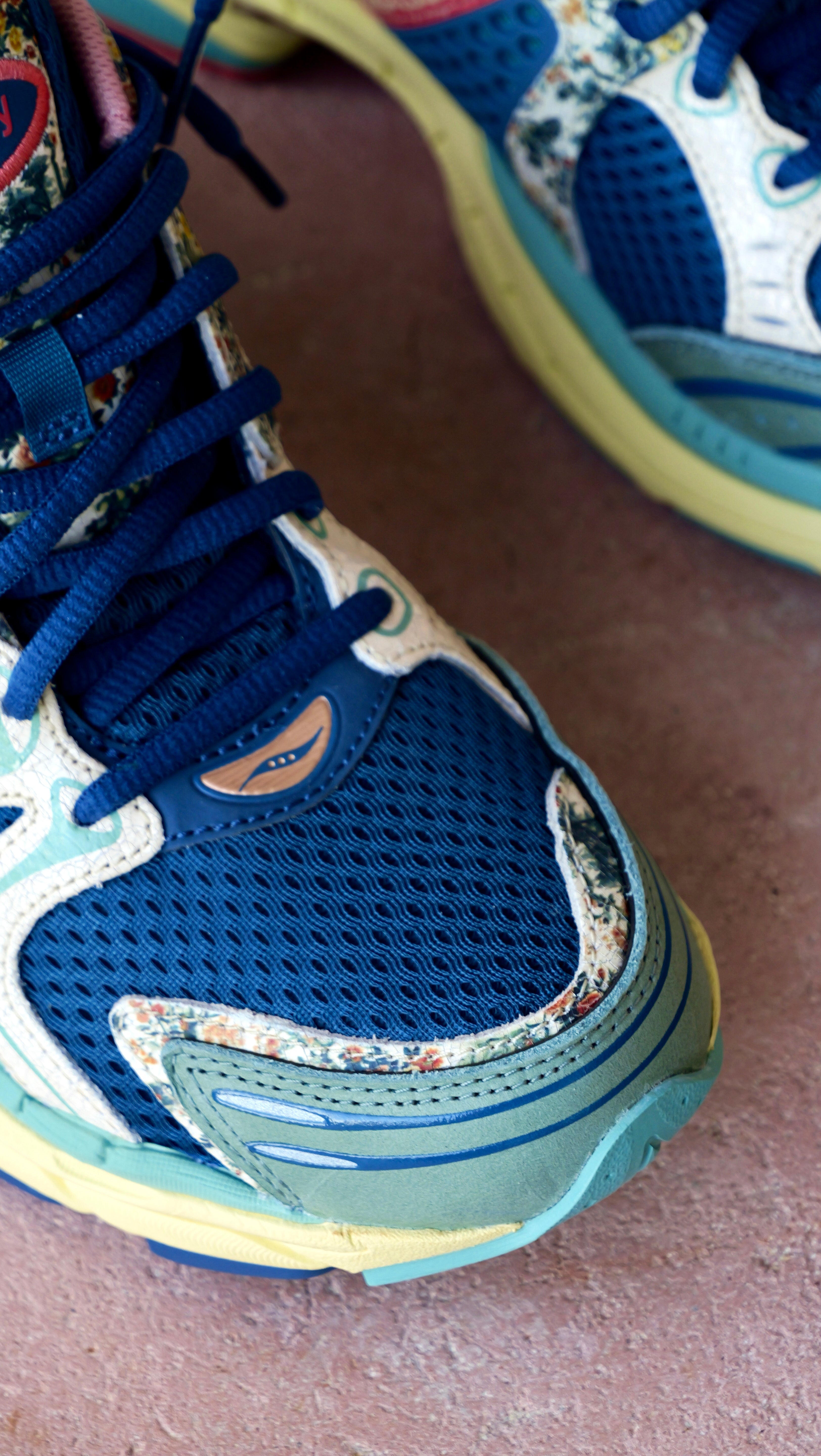 Mens Saucony ProGrid Triumph 4 Kissaten (Blue/Beige) - Saucony