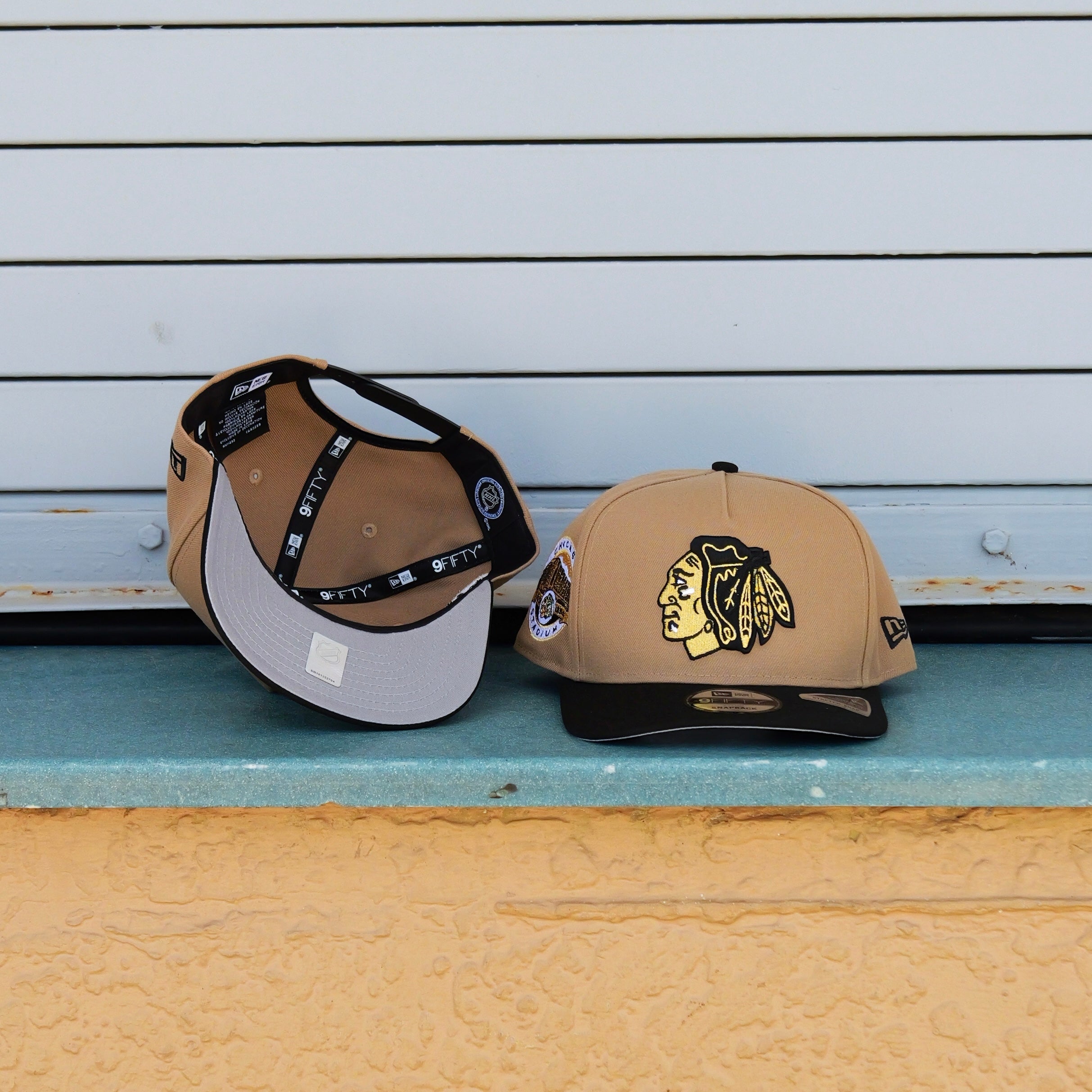 New Era Chicago Blackhawks 65th Anniversary 9FIFTY A-Frame Snapback-(Khaki/Black)