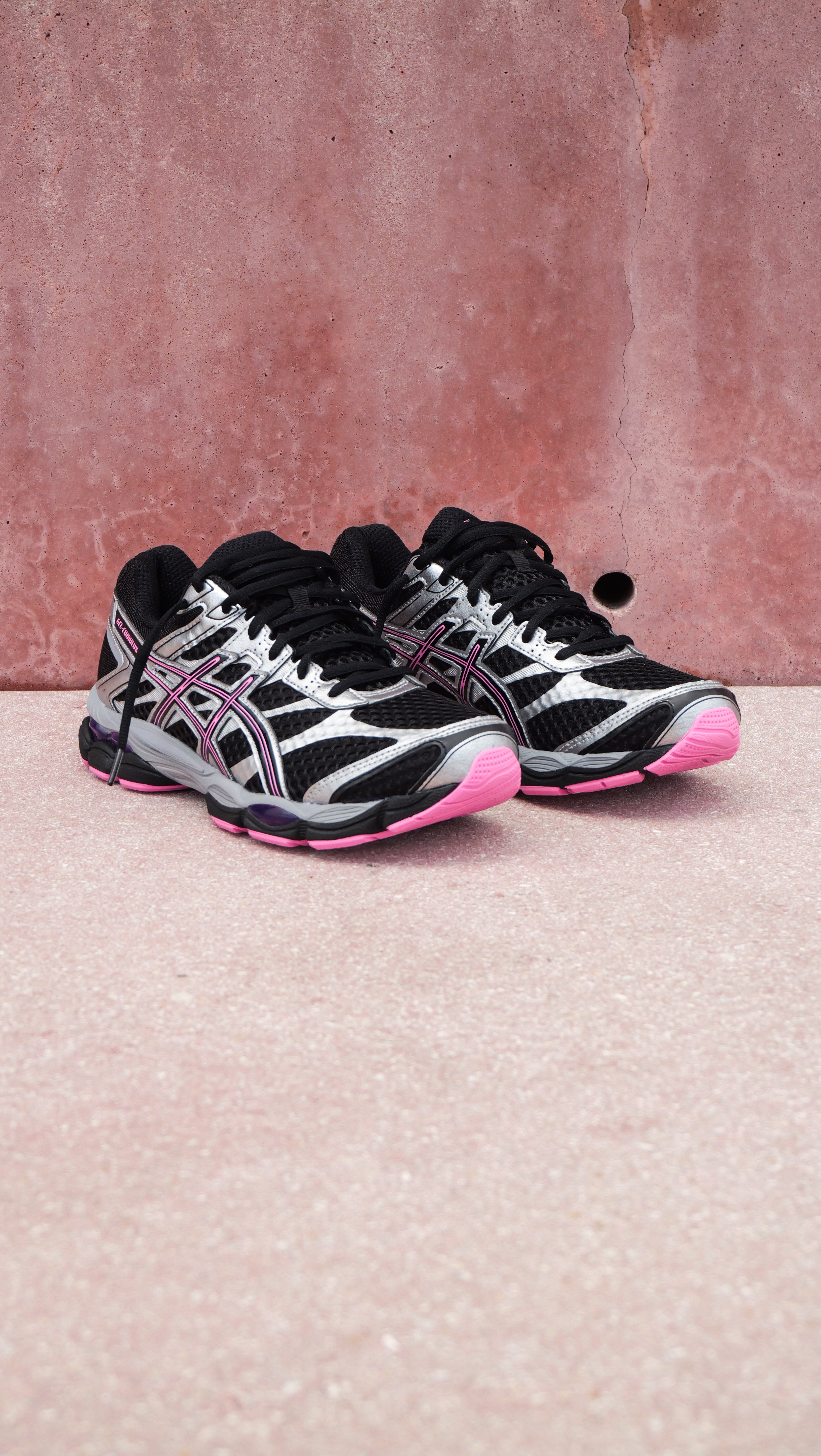 Mens Asics Gel-Cumulus 16 (Black/ Dragon Fruit)
