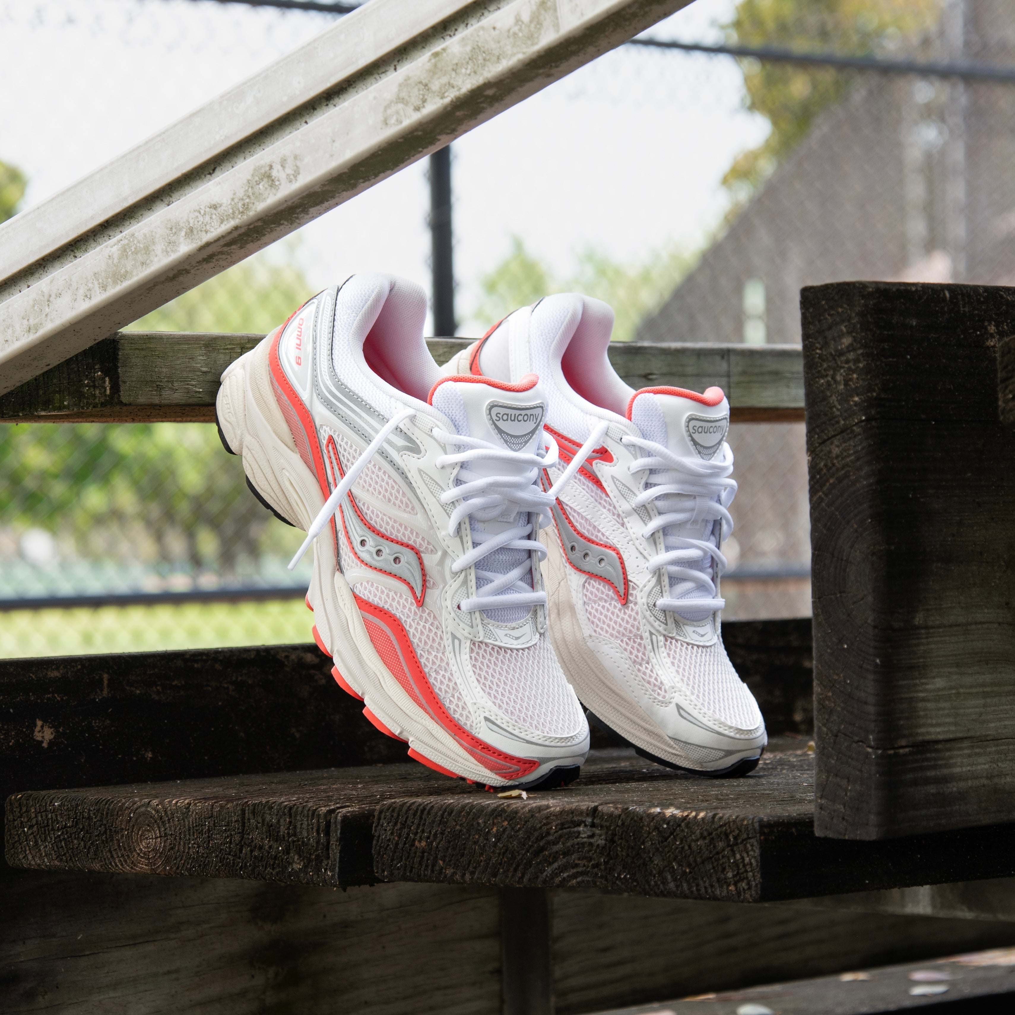 Mens Saucony ProGrid Omni 9 (Ivory/Coral) - Saucony