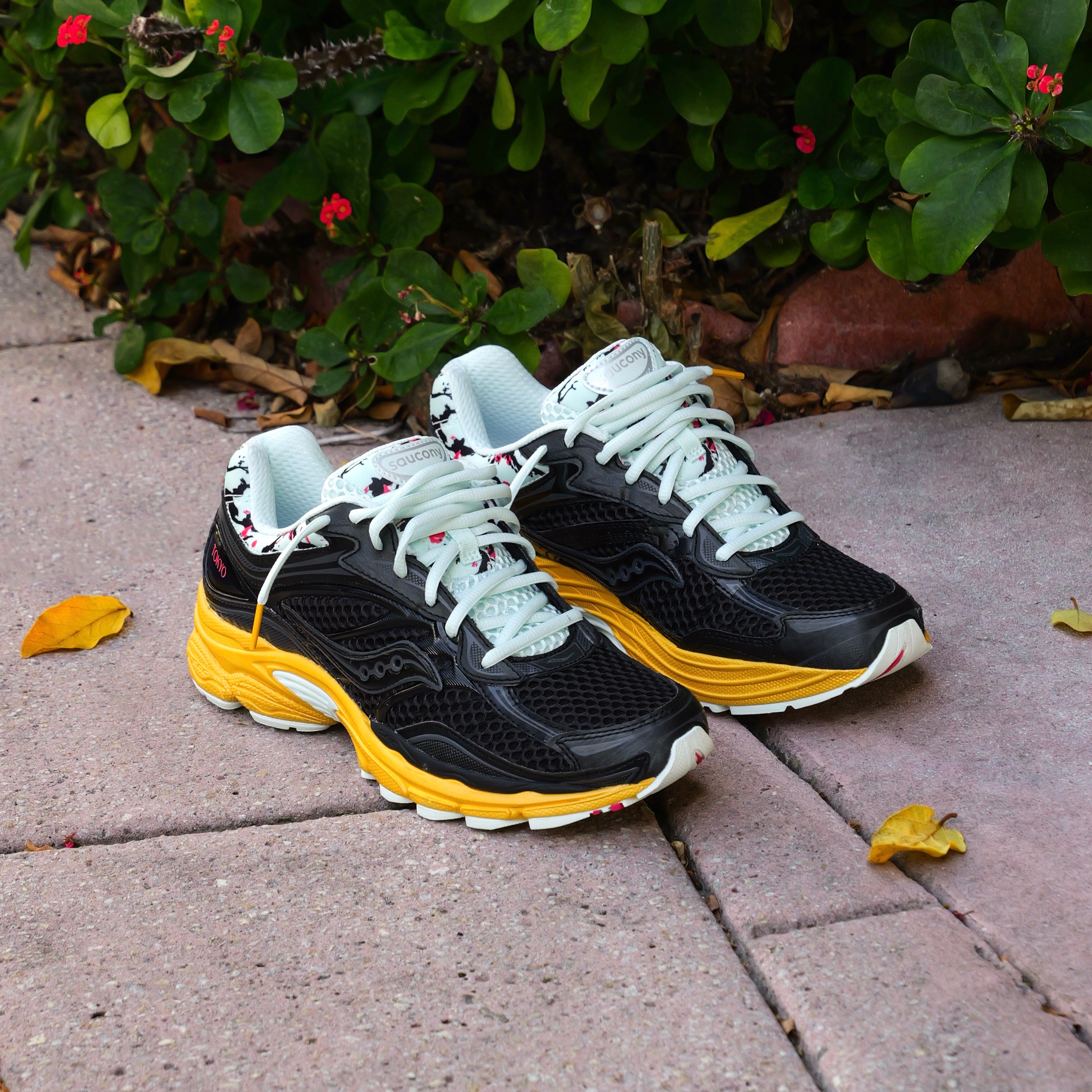Mens Saucony ProGrid Omni 9 (Black Fleur) - Saucony