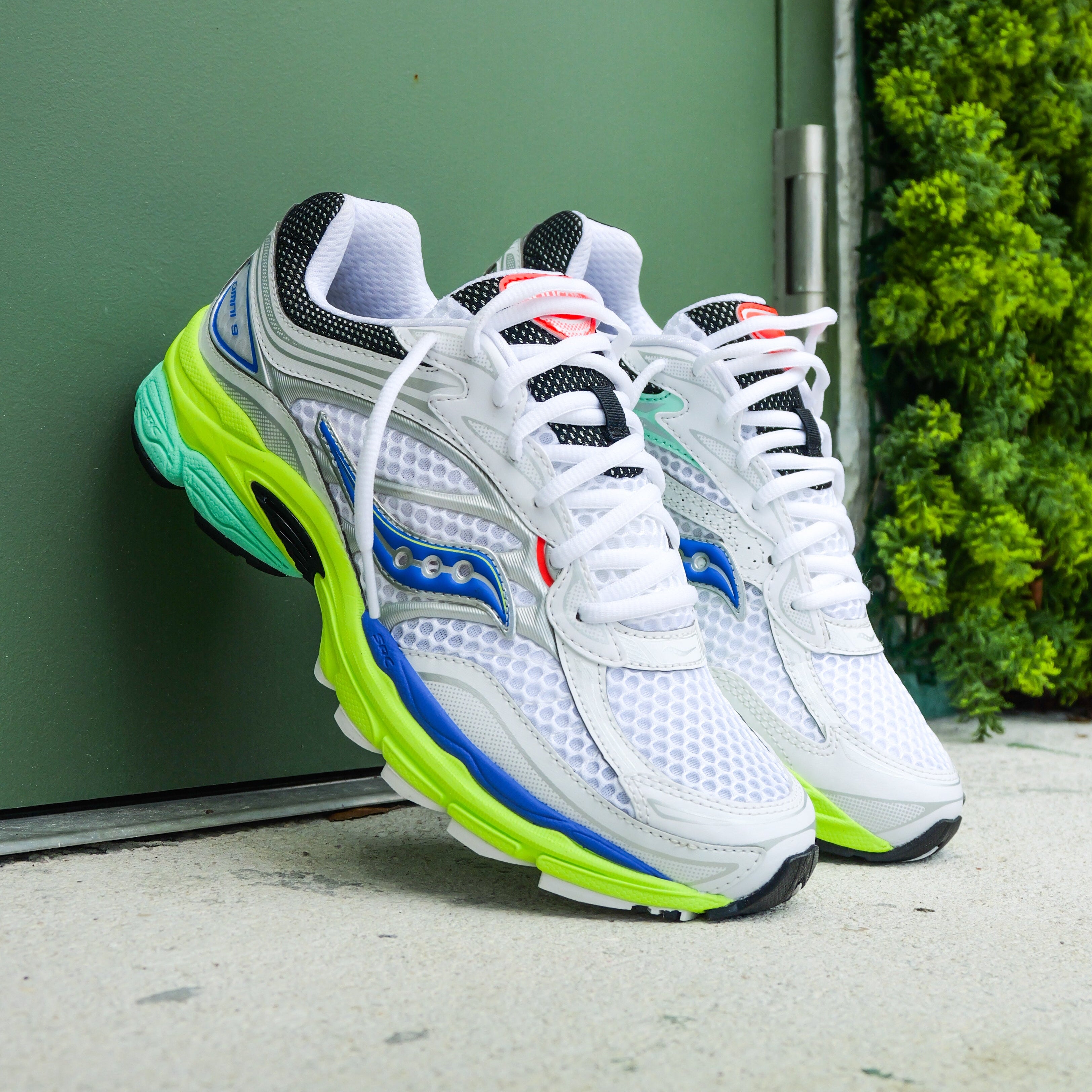 Mens Saucony ProGrid Omni 9 (White Tart) - Saucony