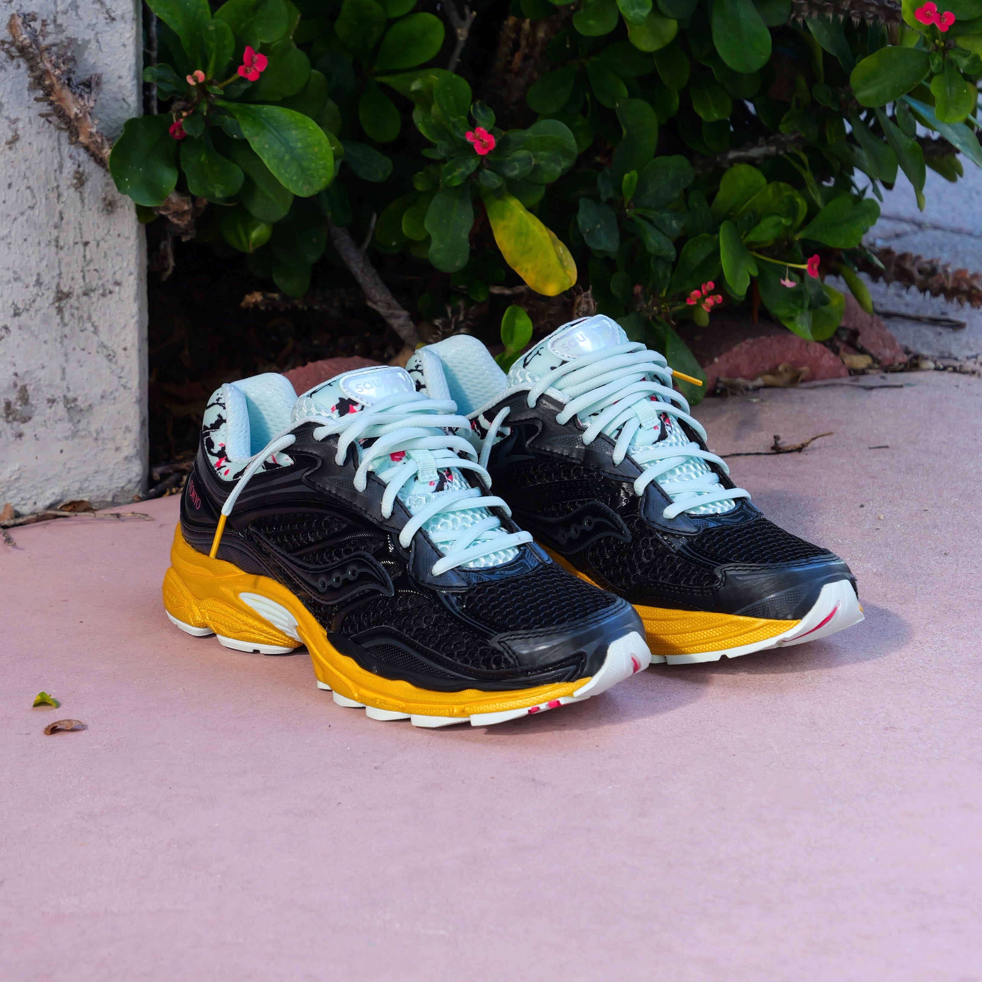 Mens Saucony ProGrid Omni 9 (Black Fleur) - Saucony