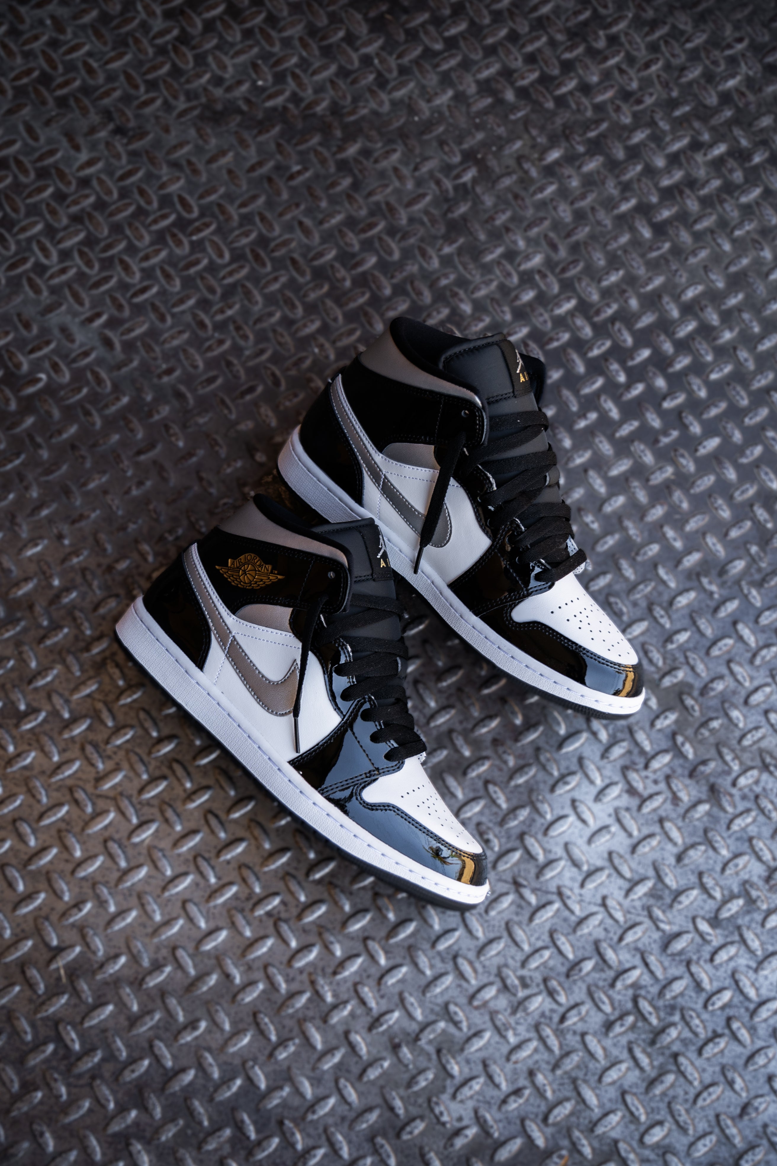 Mens Air Jordan 1 Mid (Black/Metallic Silver/White) - Nike