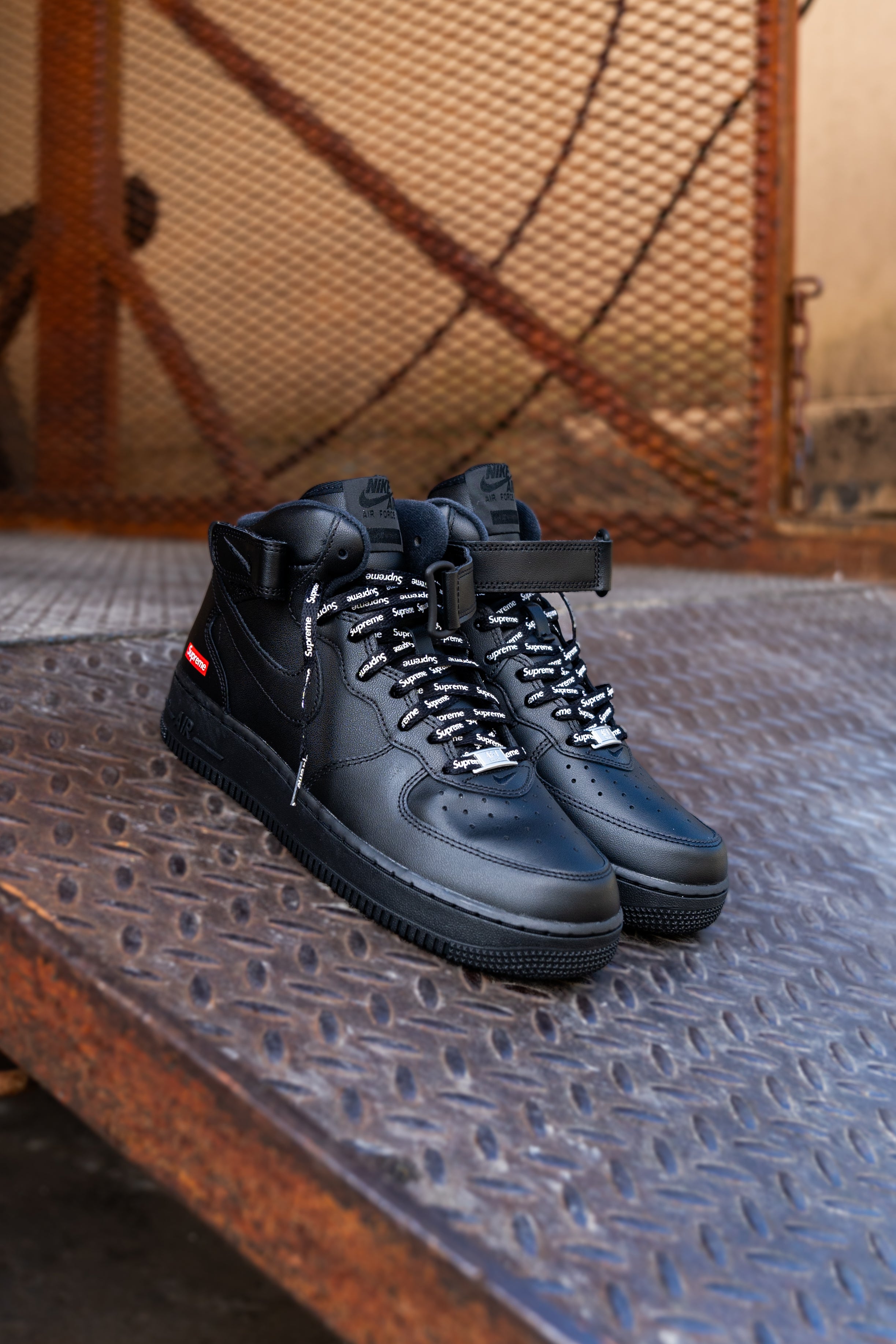 Nike x Supreme Air Force 1 Mid SP (Black) - Nike