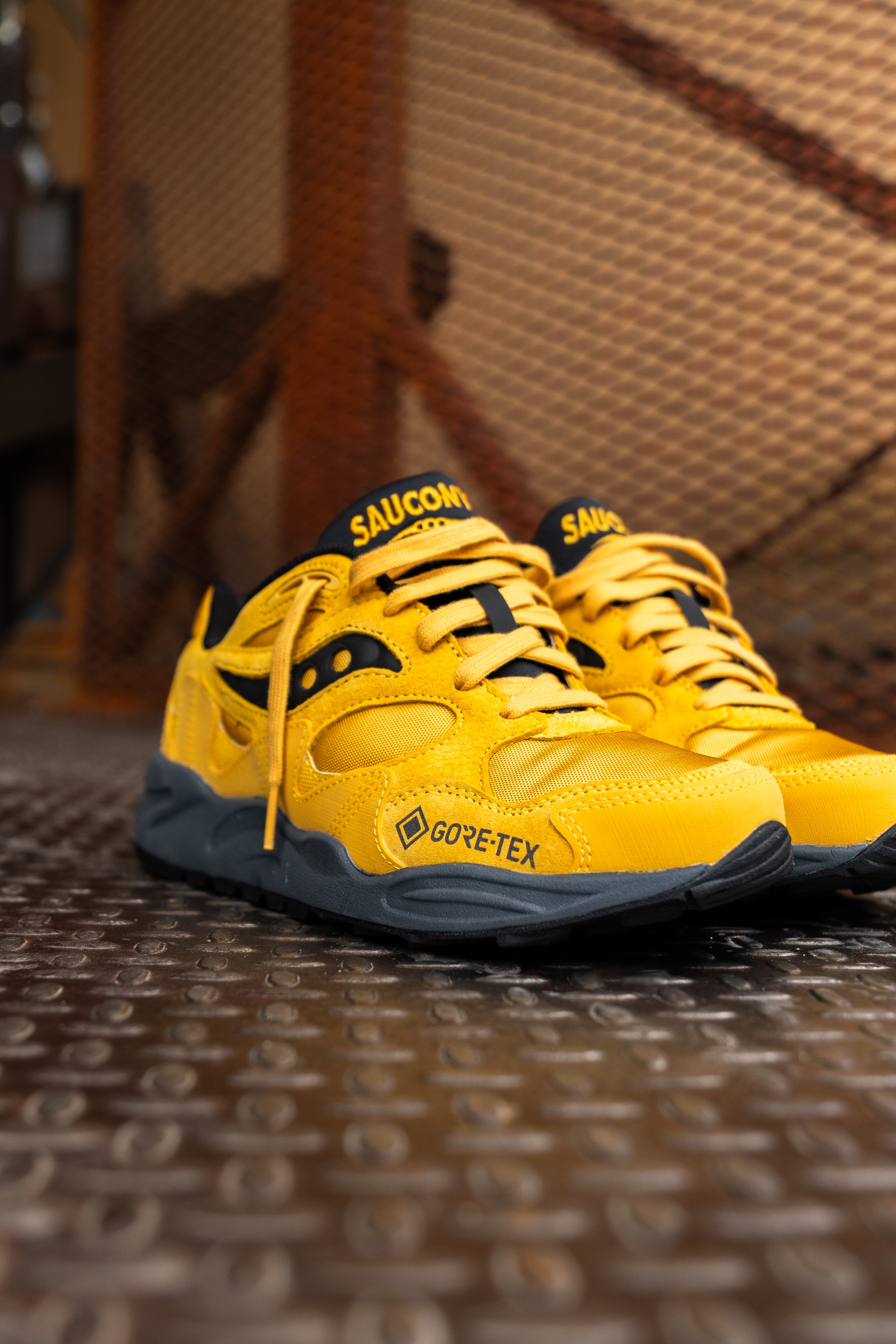 Mens Saucony Grid Shadow 2 GTX (Yellow/Black) - Saucony