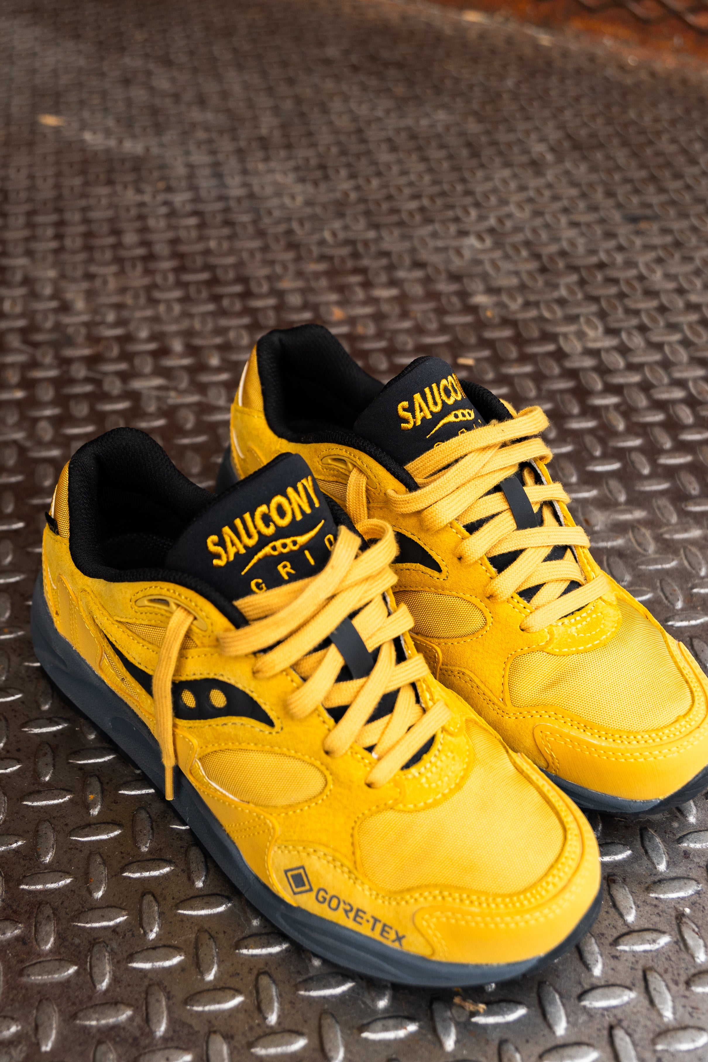 Mens Saucony Grid Shadow 2 GTX (Yellow/Black) - Saucony