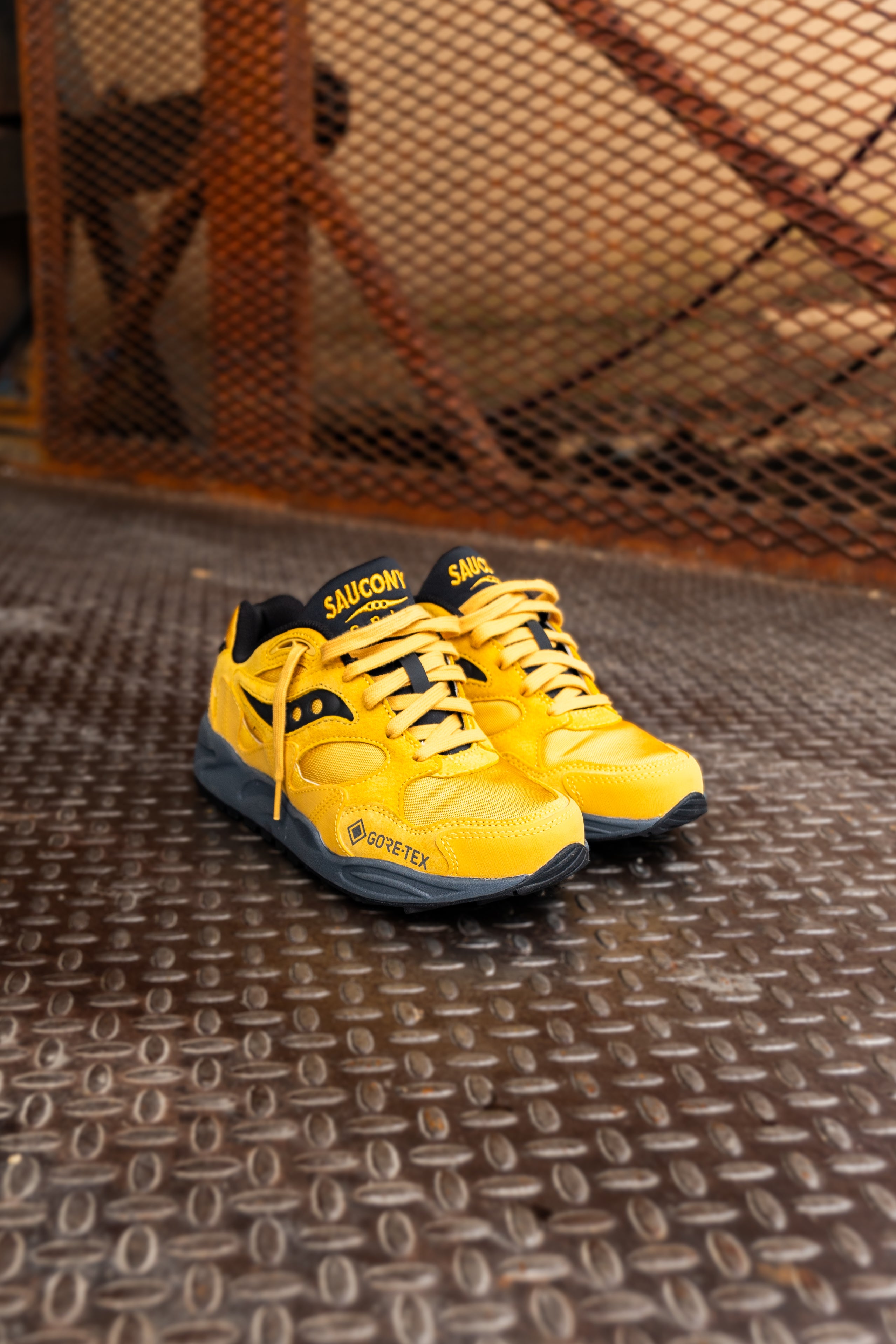 Mens Saucony Grid Shadow 2 GTX (Yellow/Black) - Saucony