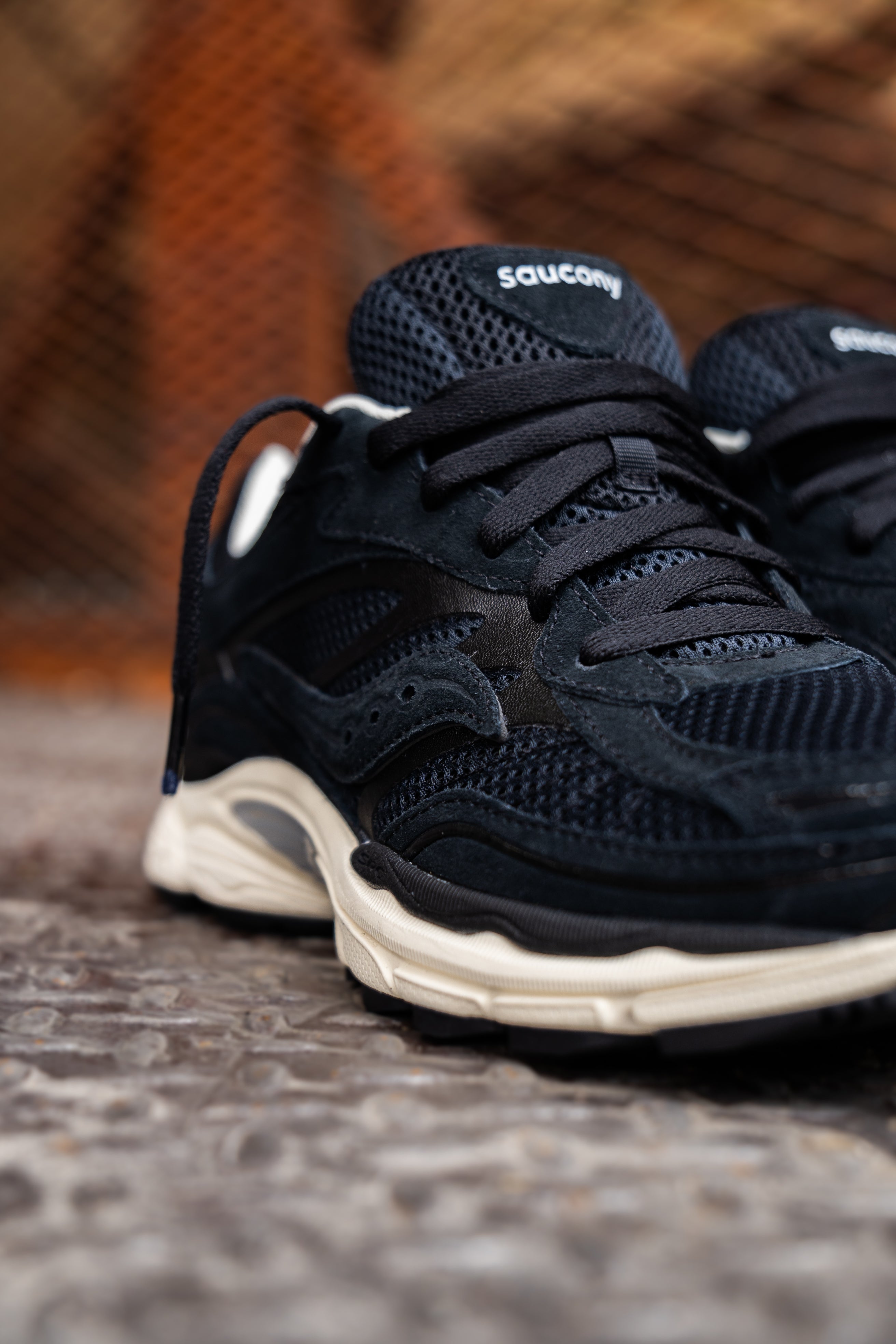 Mens Saucony OG ProGrid Omni 9 (Black/Cream) - Saucony