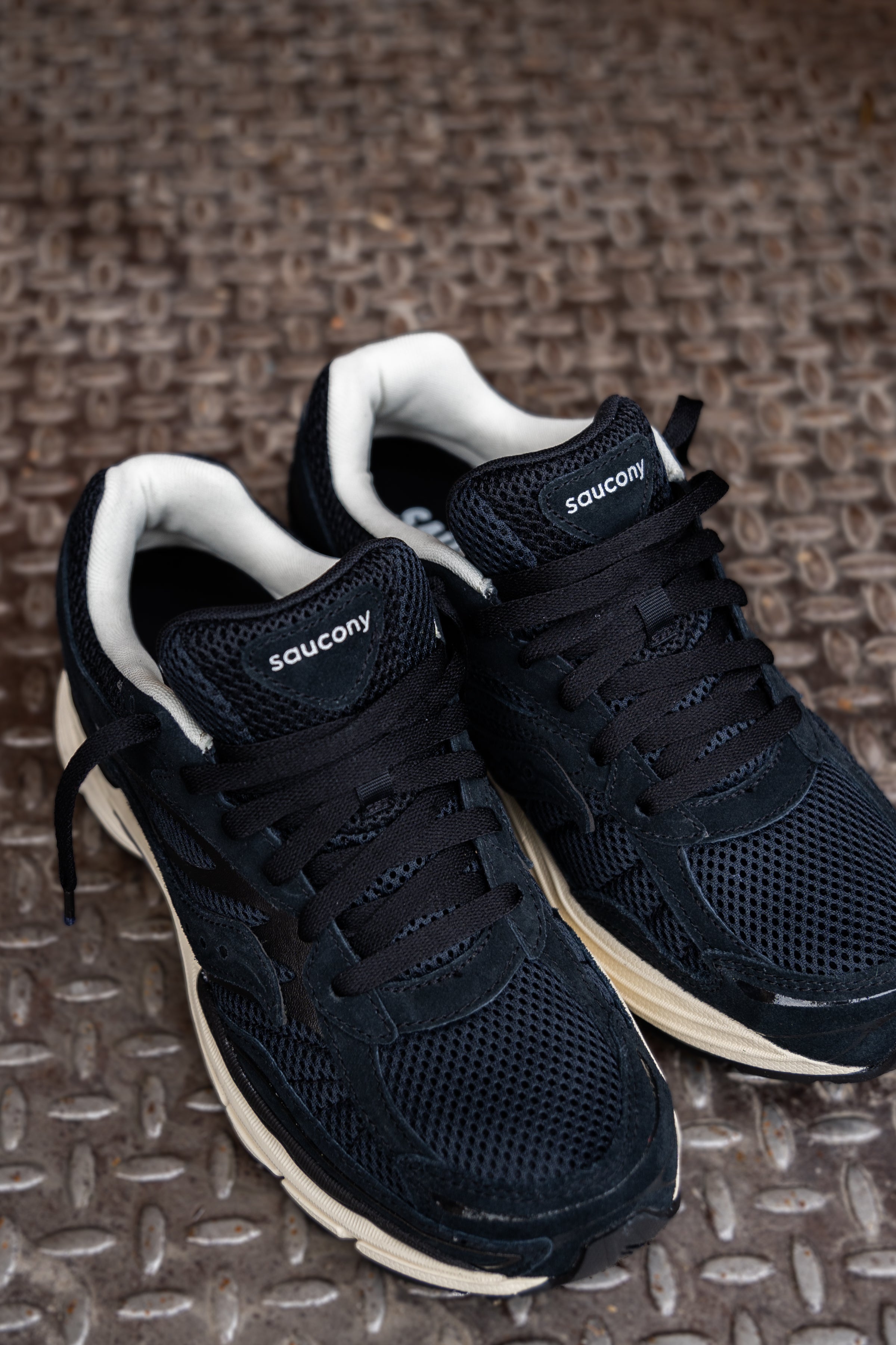 Mens Saucony OG ProGrid Omni 9 (Black/Cream) - Saucony