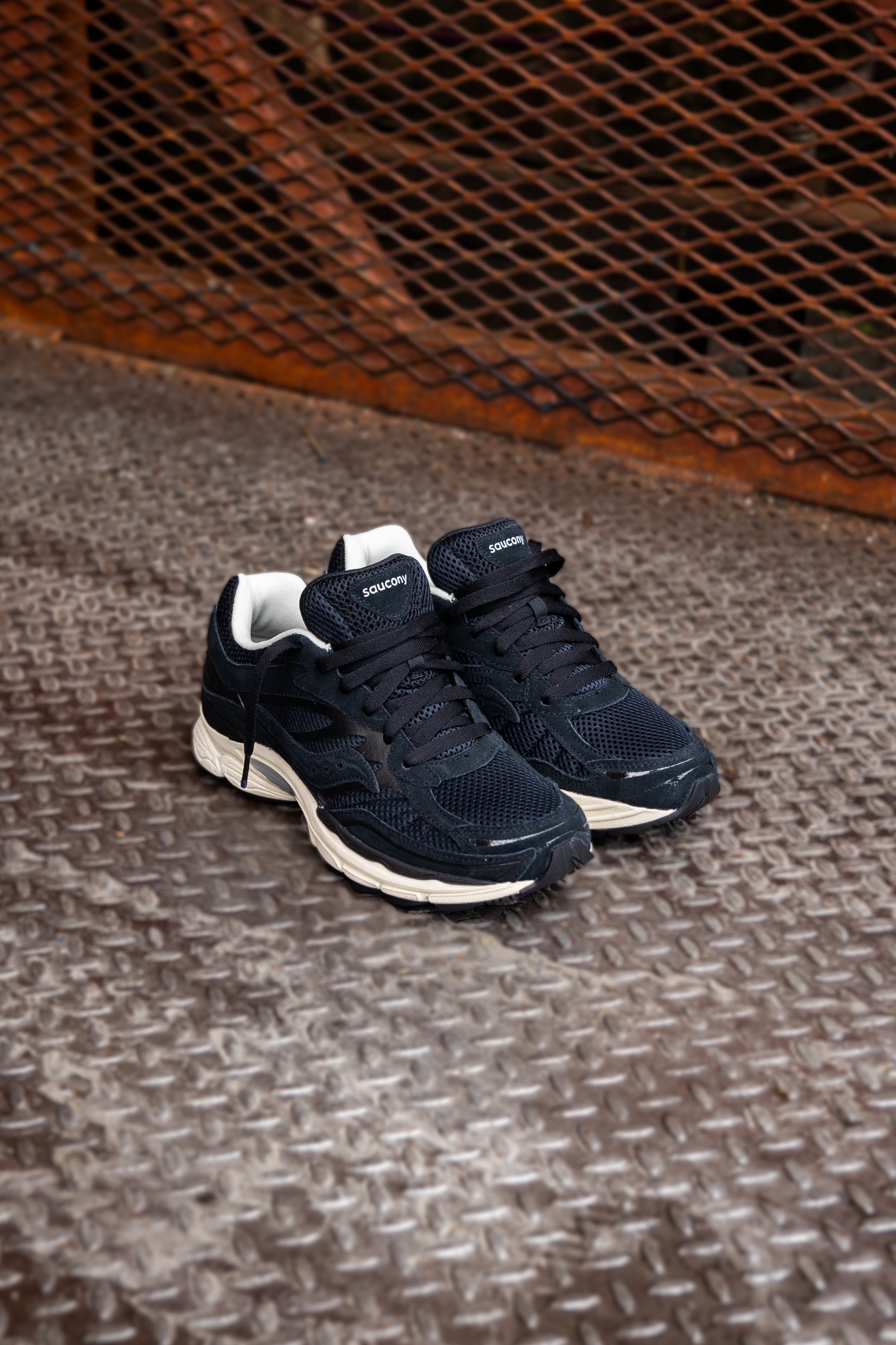 Mens Saucony OG ProGrid Omni 9 (Black/Cream) - Saucony