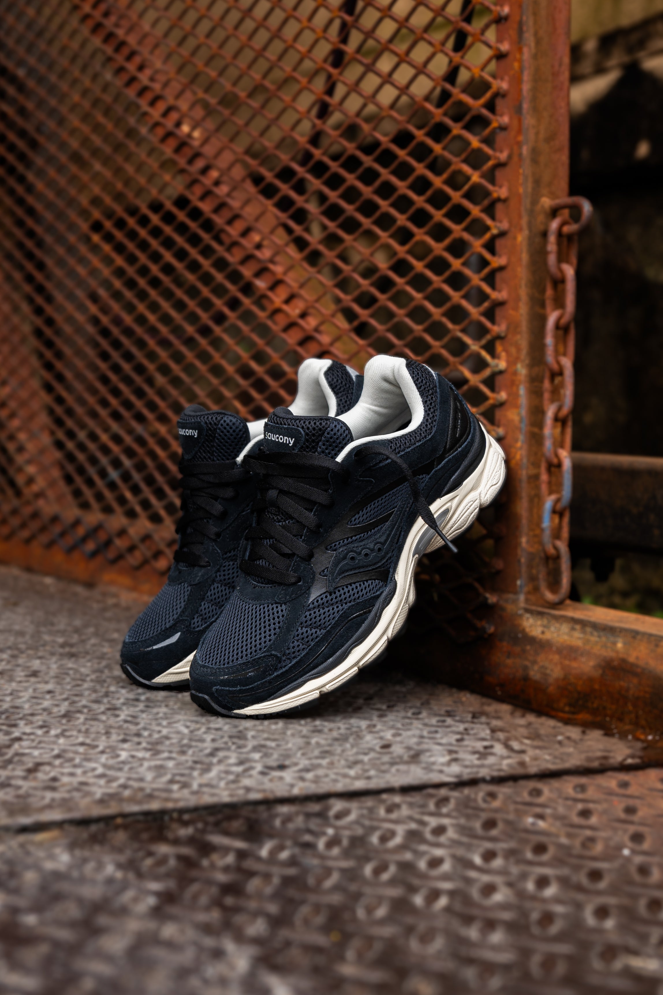 Mens Saucony OG ProGrid Omni 9 (Black/Cream) - Saucony