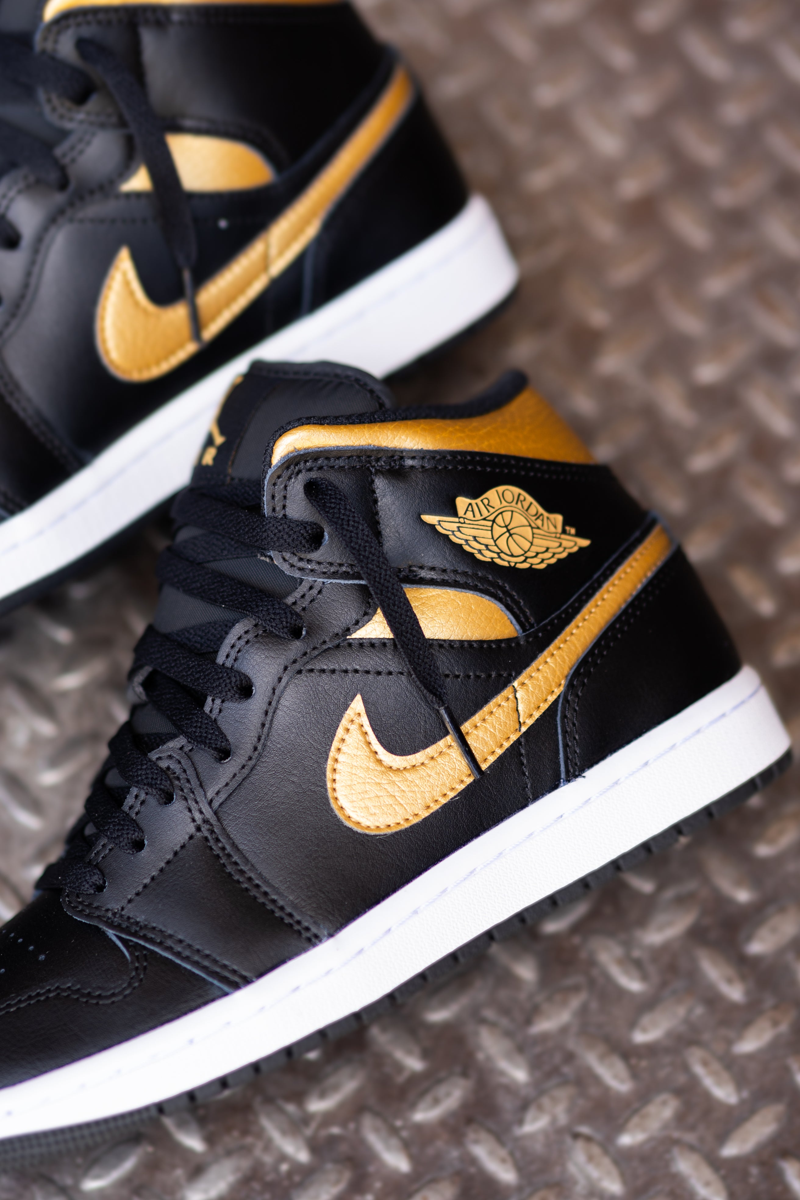 Mens Air Jordan 1 Mid (Black/Metallic Gold/White) - VIP Nike