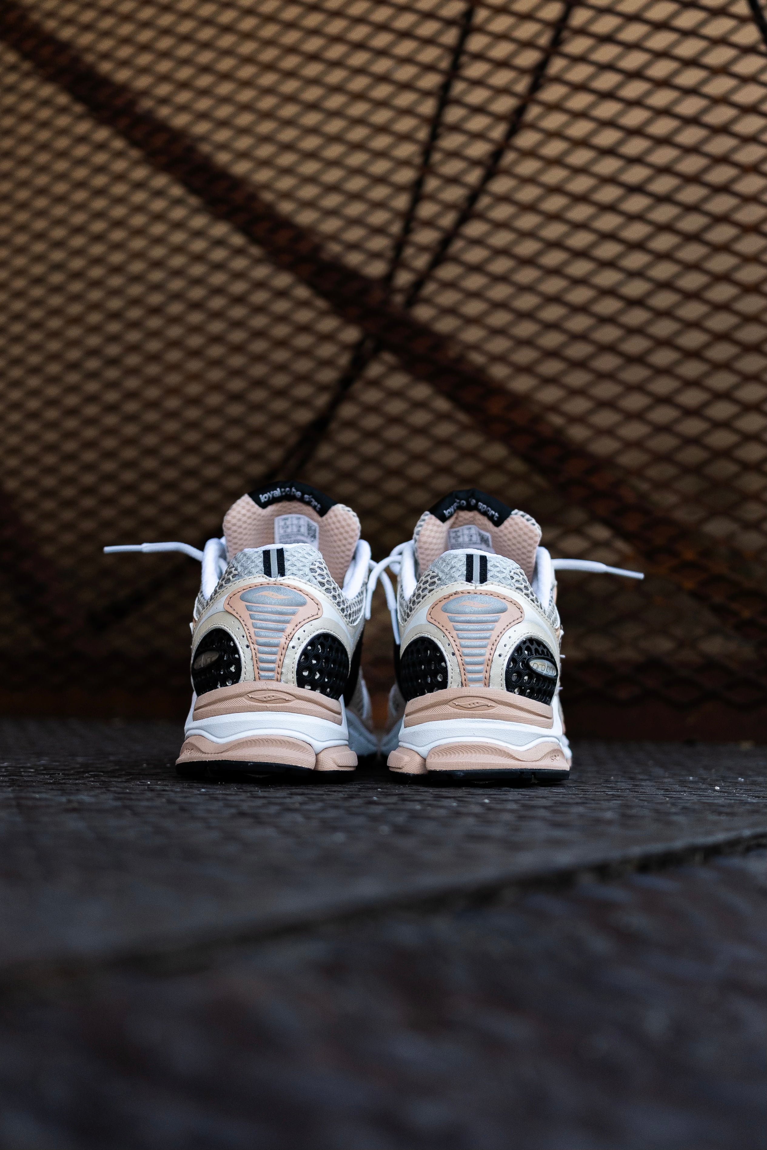 Mens Saucony ProGrid Triumph 4 Cream/Tan (S70704-11) - Saucony