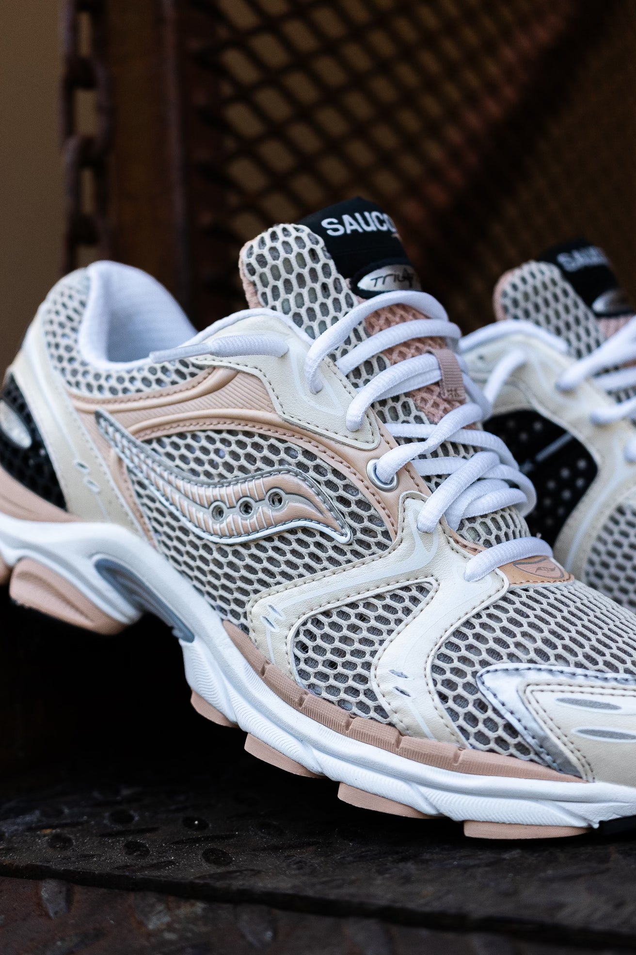 Mens Saucony ProGrid Triumph 4 Cream/Tan (S70704-11) - Saucony