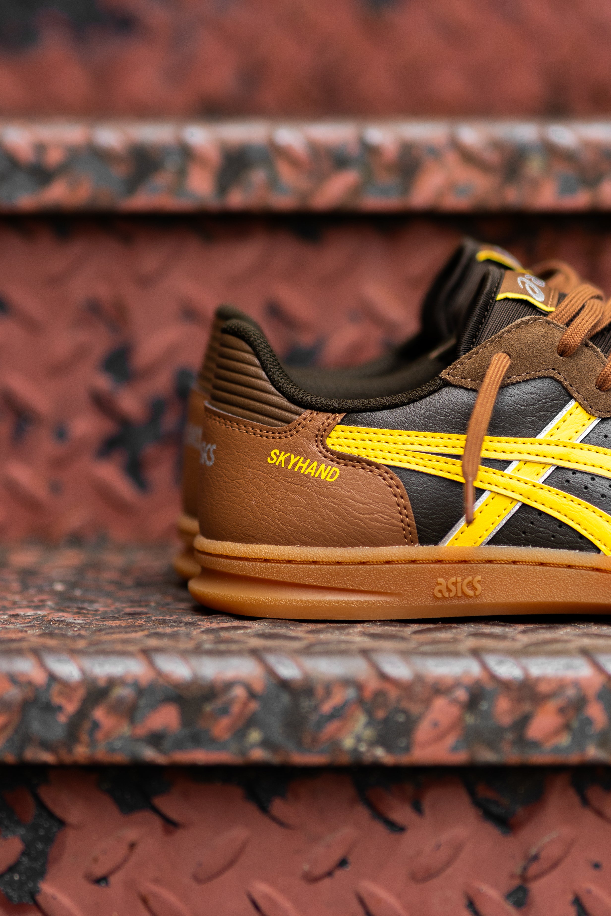 Men's Asics Skyhand OG (Black Coffee/Tai-Chi Yellow) - Asics