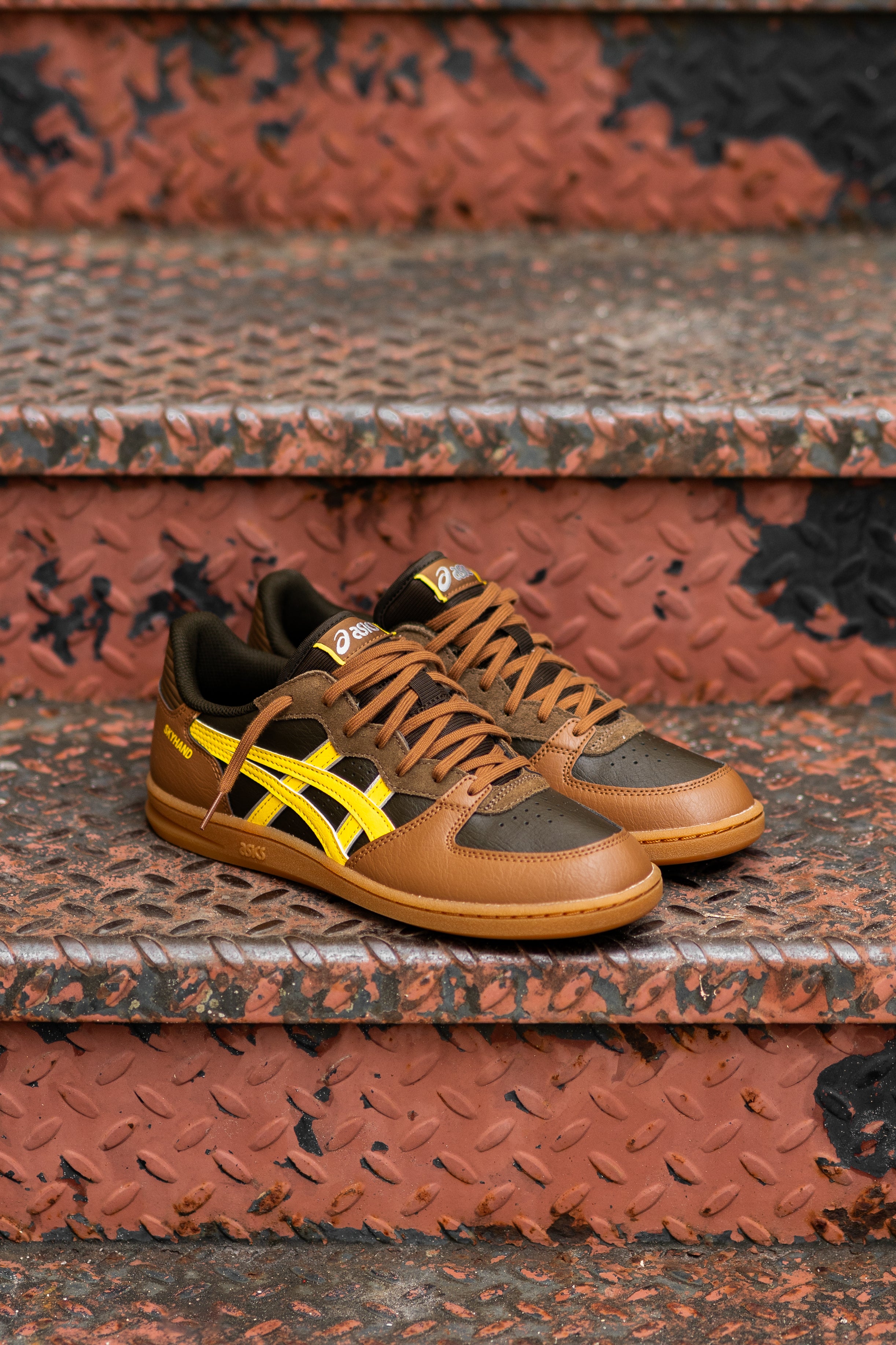 Men's Asics Skyhand OG (Black Coffee/Tai-Chi Yellow) - Asics