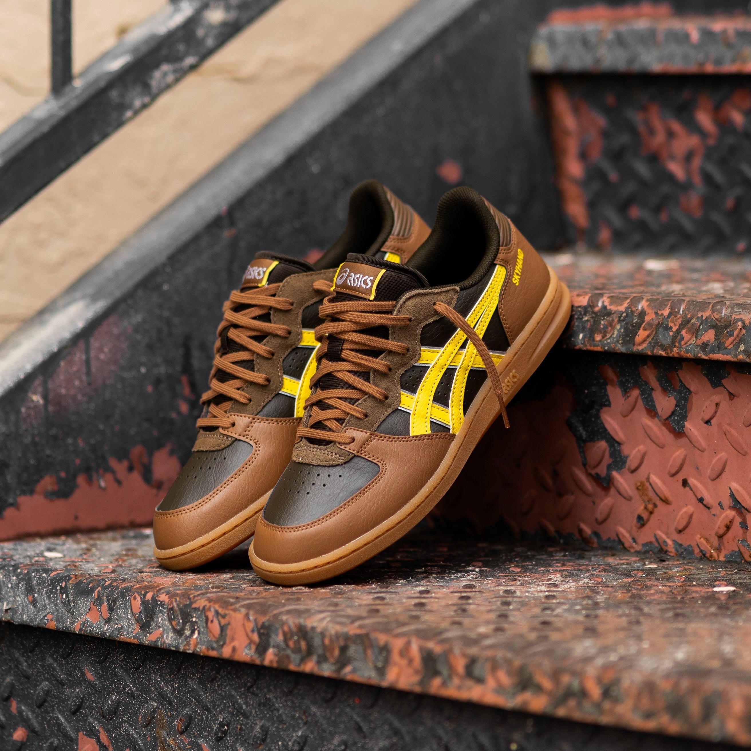 Men's Asics Skyhand OG (Black Coffee/Tai-Chi Yellow) - Asics
