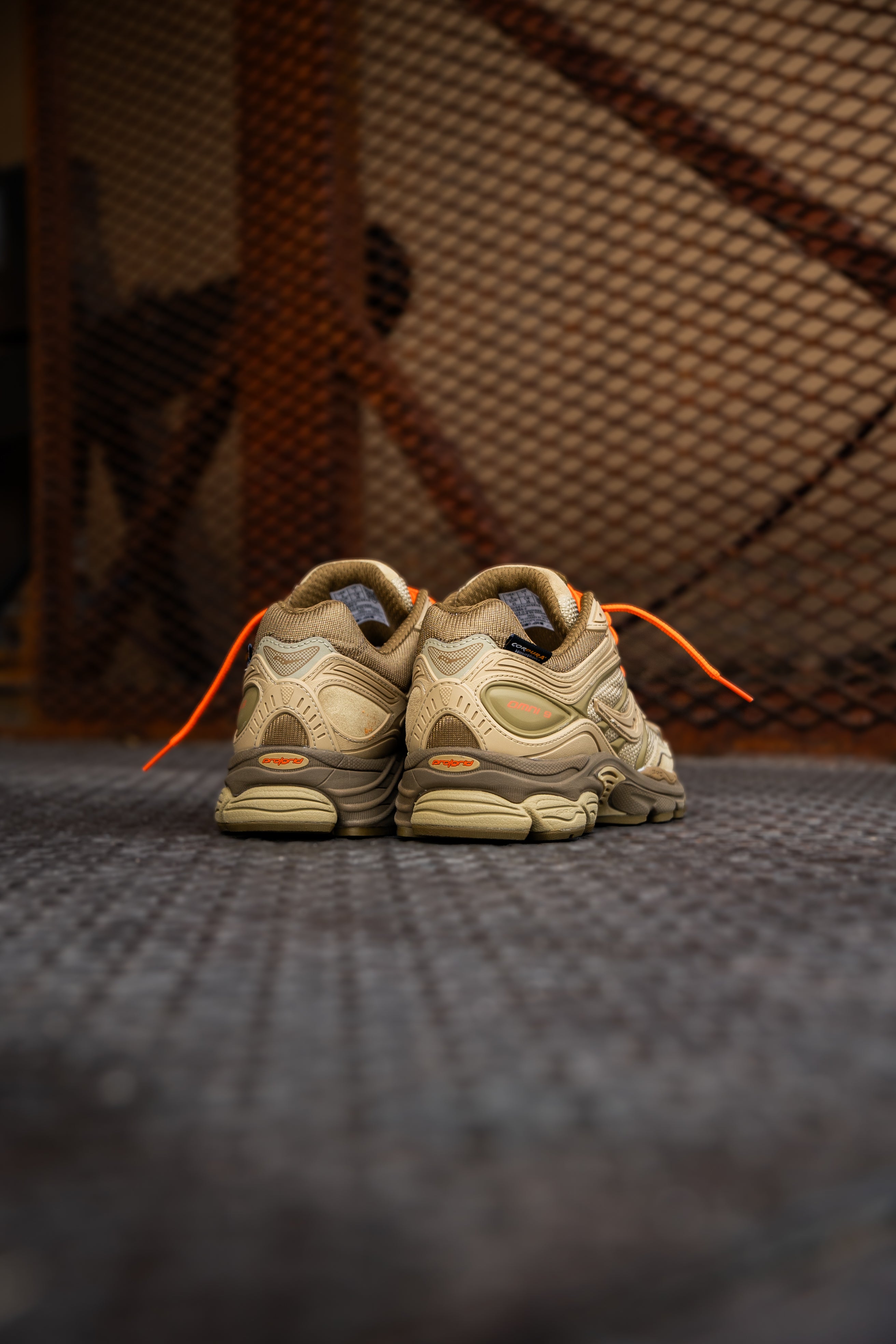 Mens Saucony x Starcow ProGrid Omni 9 (Beige/Tan) - Saucony