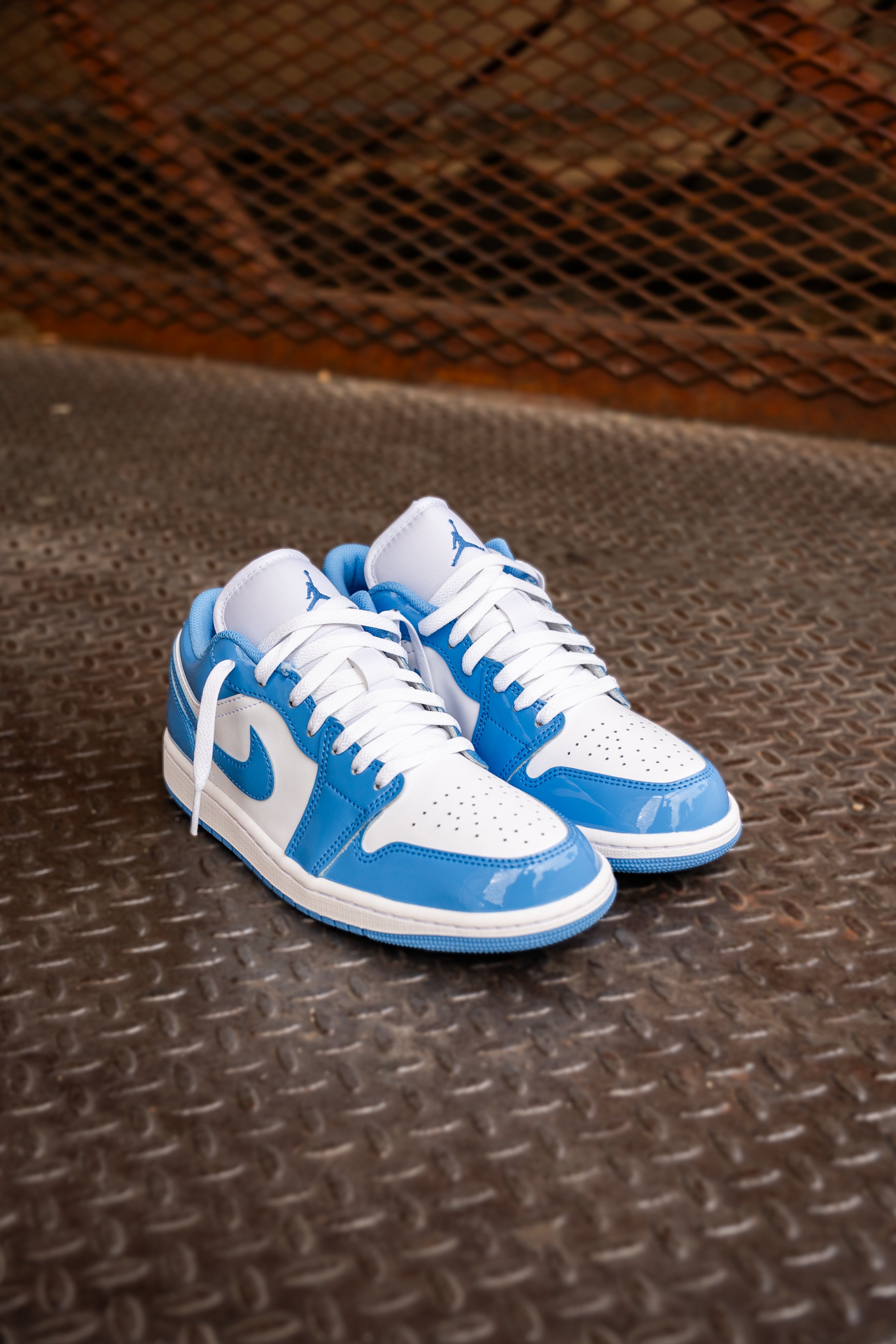 Mens Air Jordan 1 Low SE (White/Legend Blue) - Nike