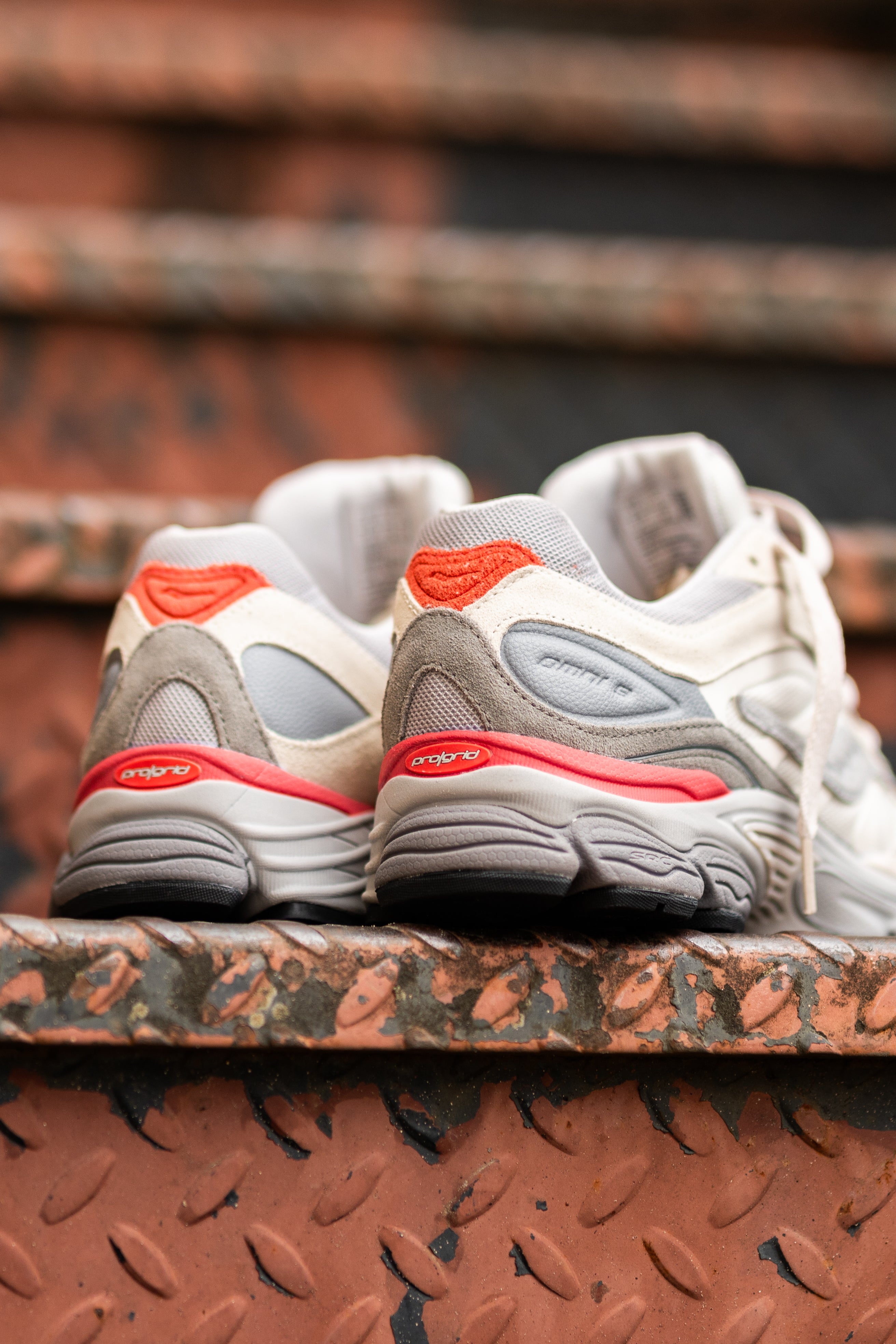 Mens Saucony OG ProGrid Omni 9 (Ivory/Grey) - Saucony
