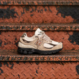 Mens New Balance 2002R (Cream/Kumquat) - M2002RZR - New Balance