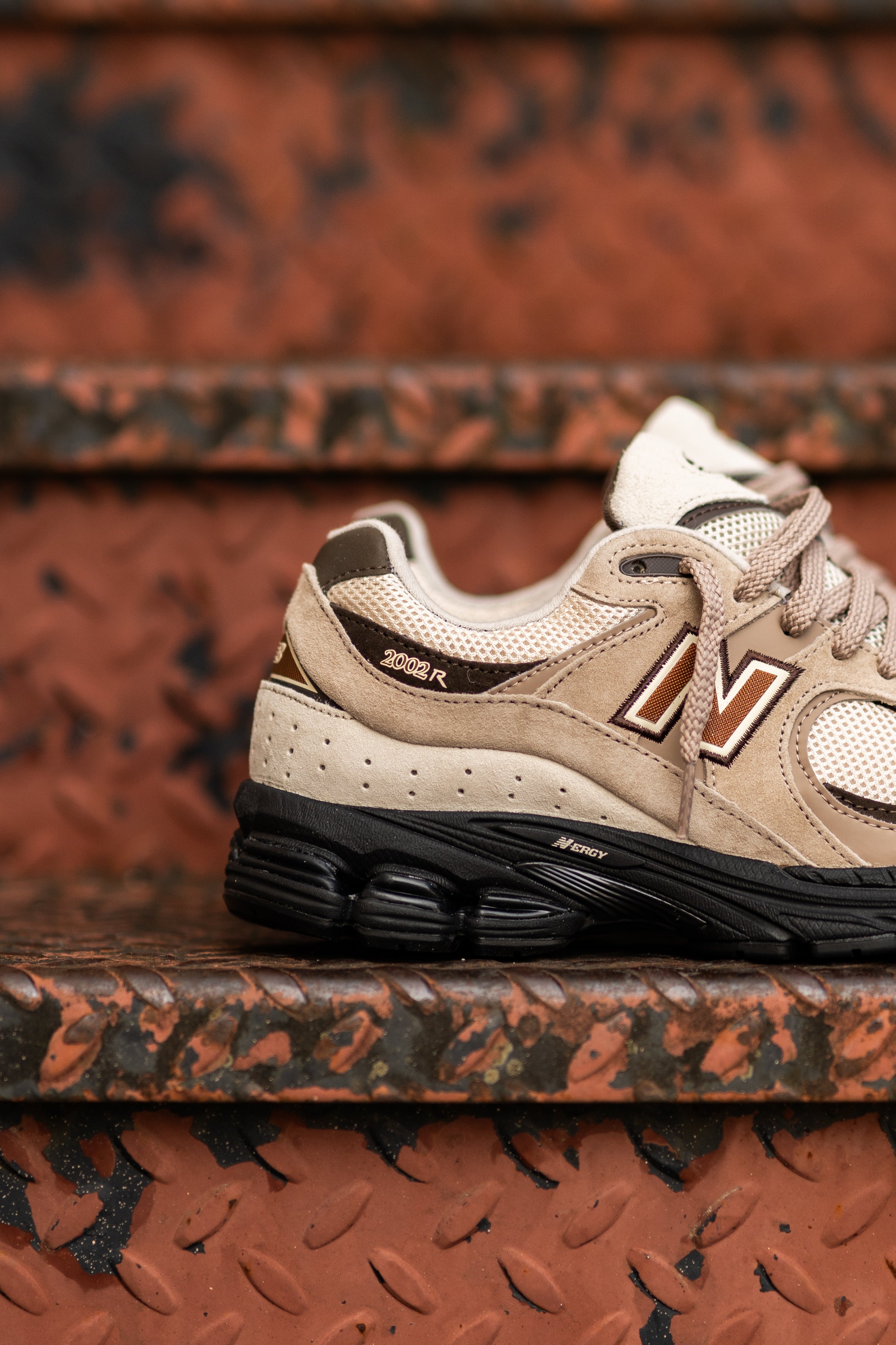 Mens New Balance 2002R (Cream/Kumquat) - M2002RZR - New Balance