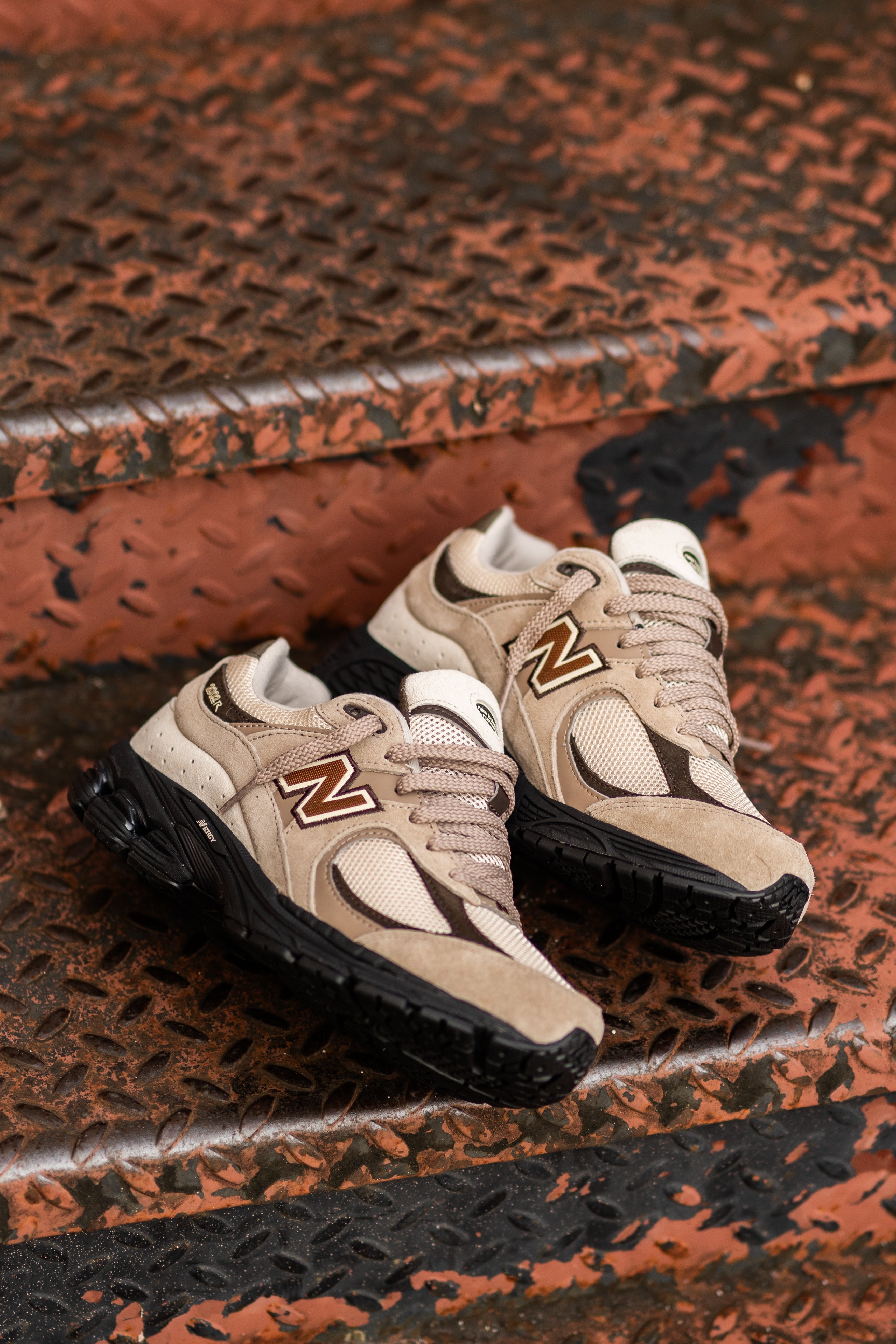 Mens New Balance 2002R (Cream/Kumquat) - M2002RZR - New Balance