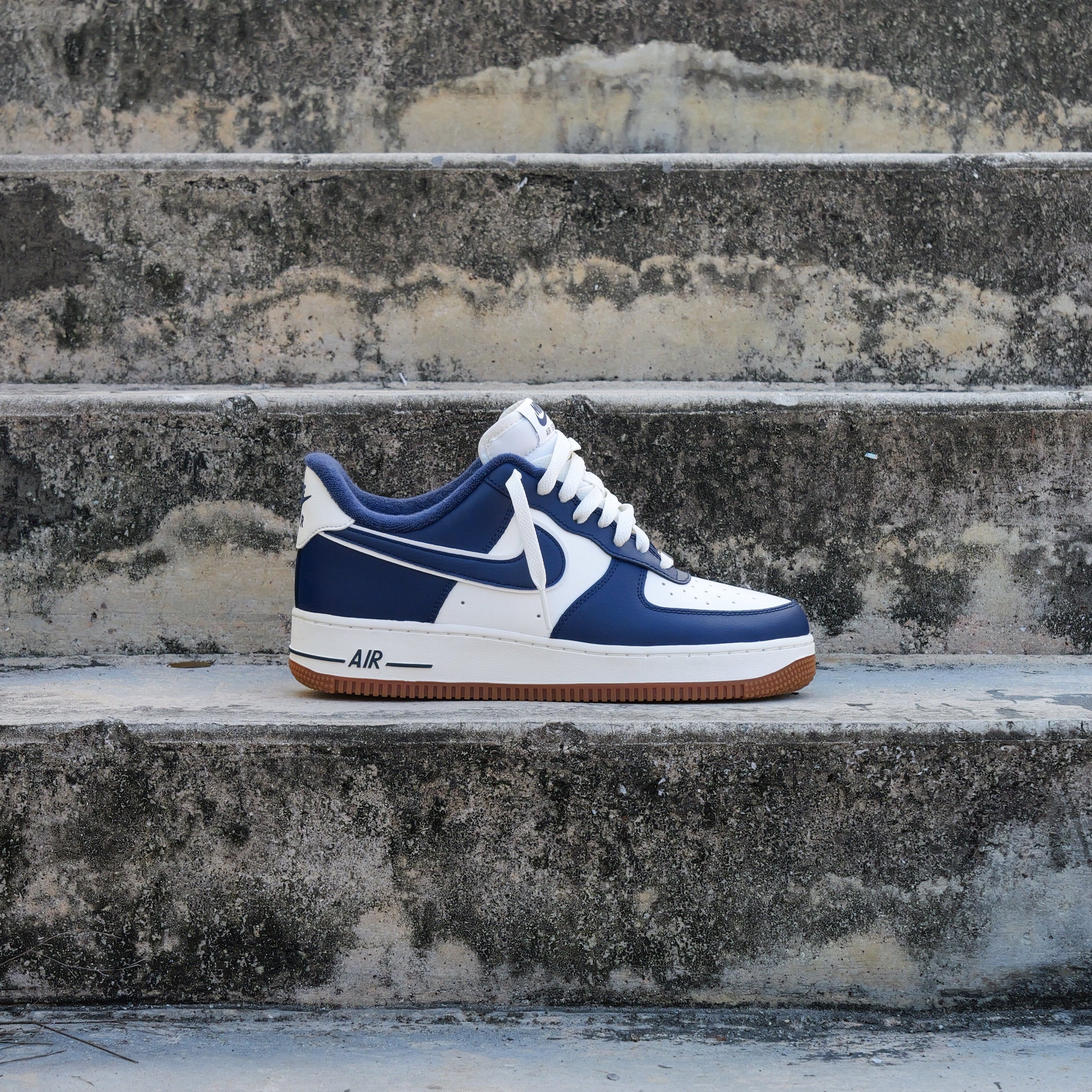 Nike Air Force 1 '07 LV8 (SAIL/NAVY)
